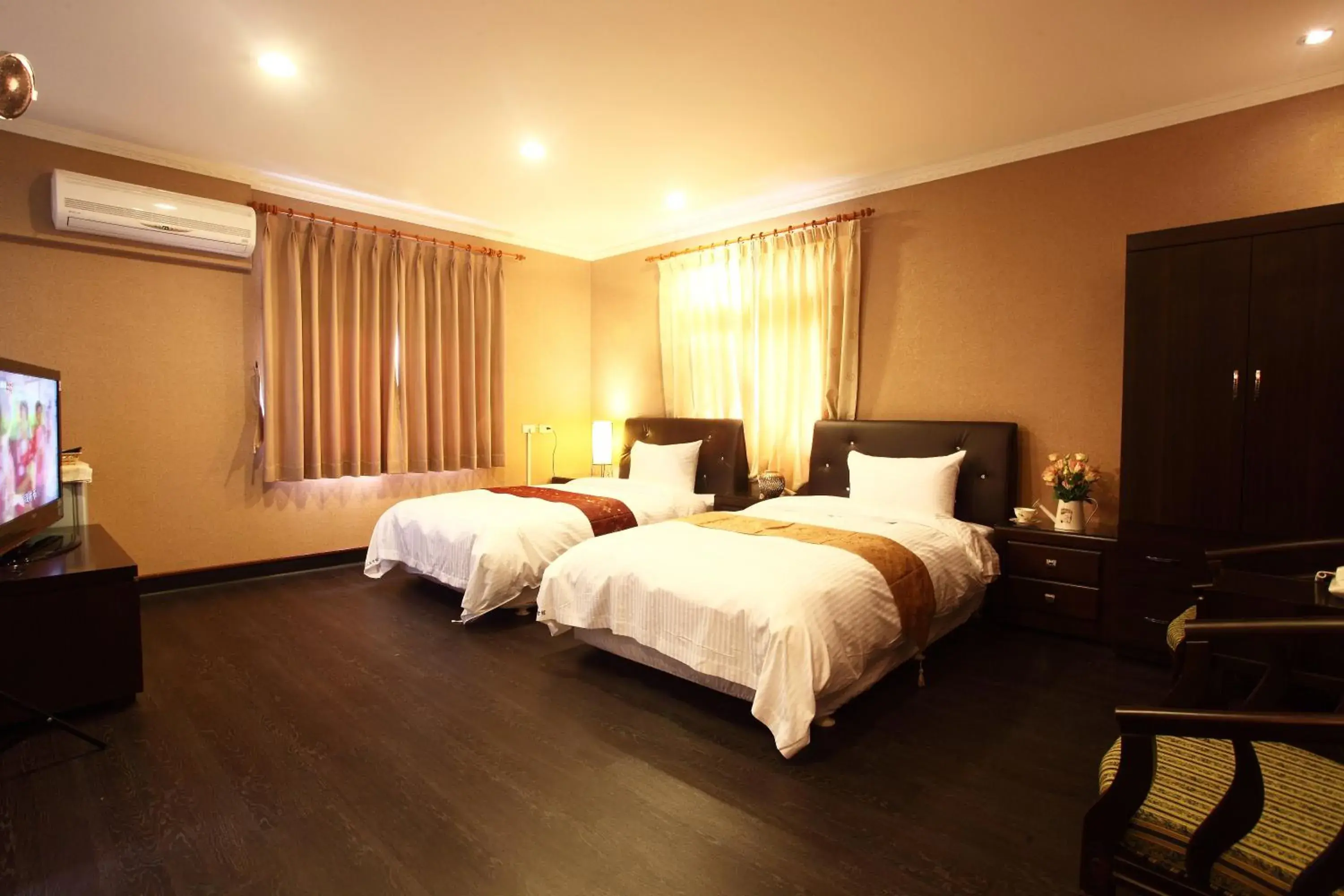 Photo of the whole room, Bed in Hot Spring World Hotel