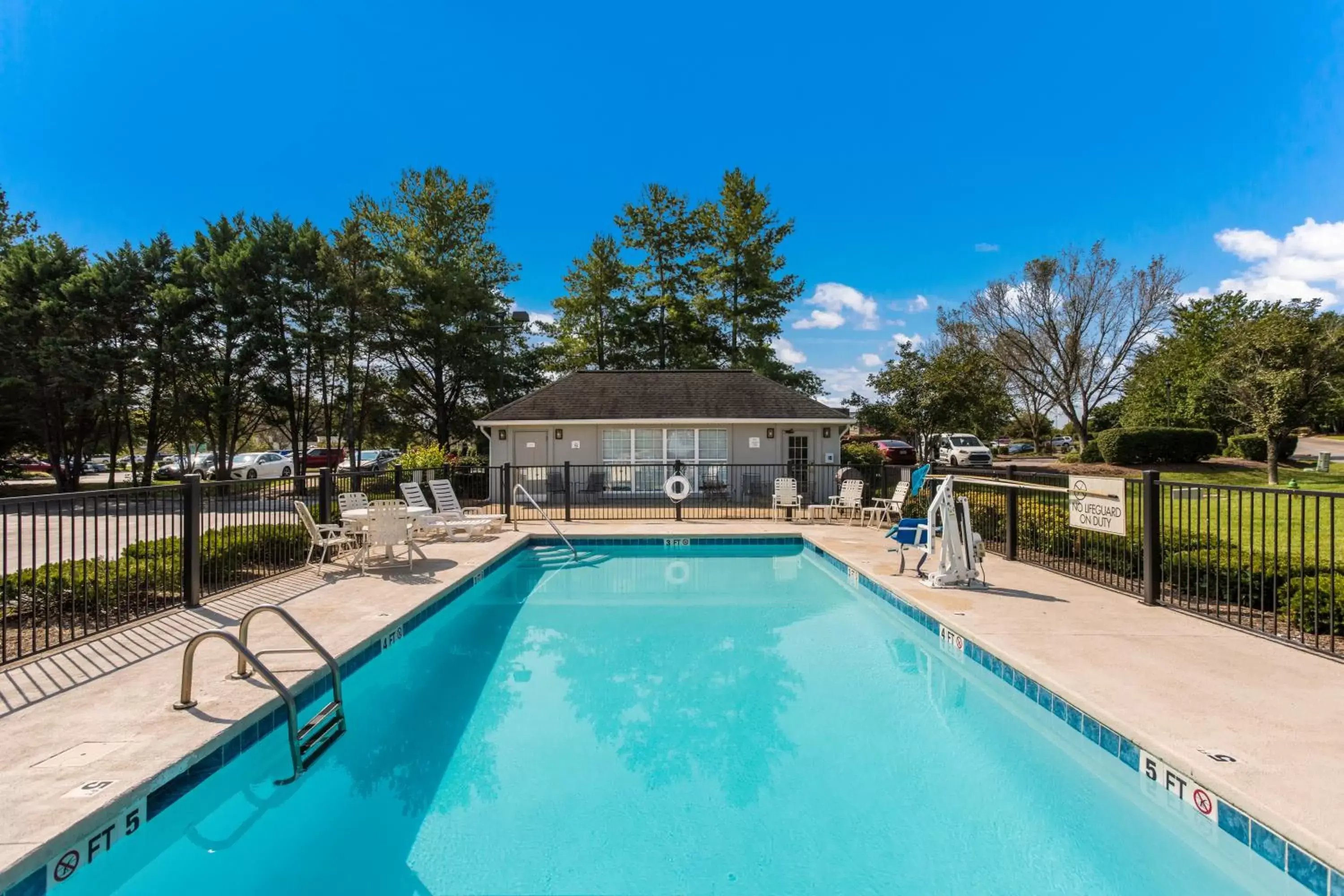 Swimming Pool in Quality Inn Gallatin-Nashville Metro