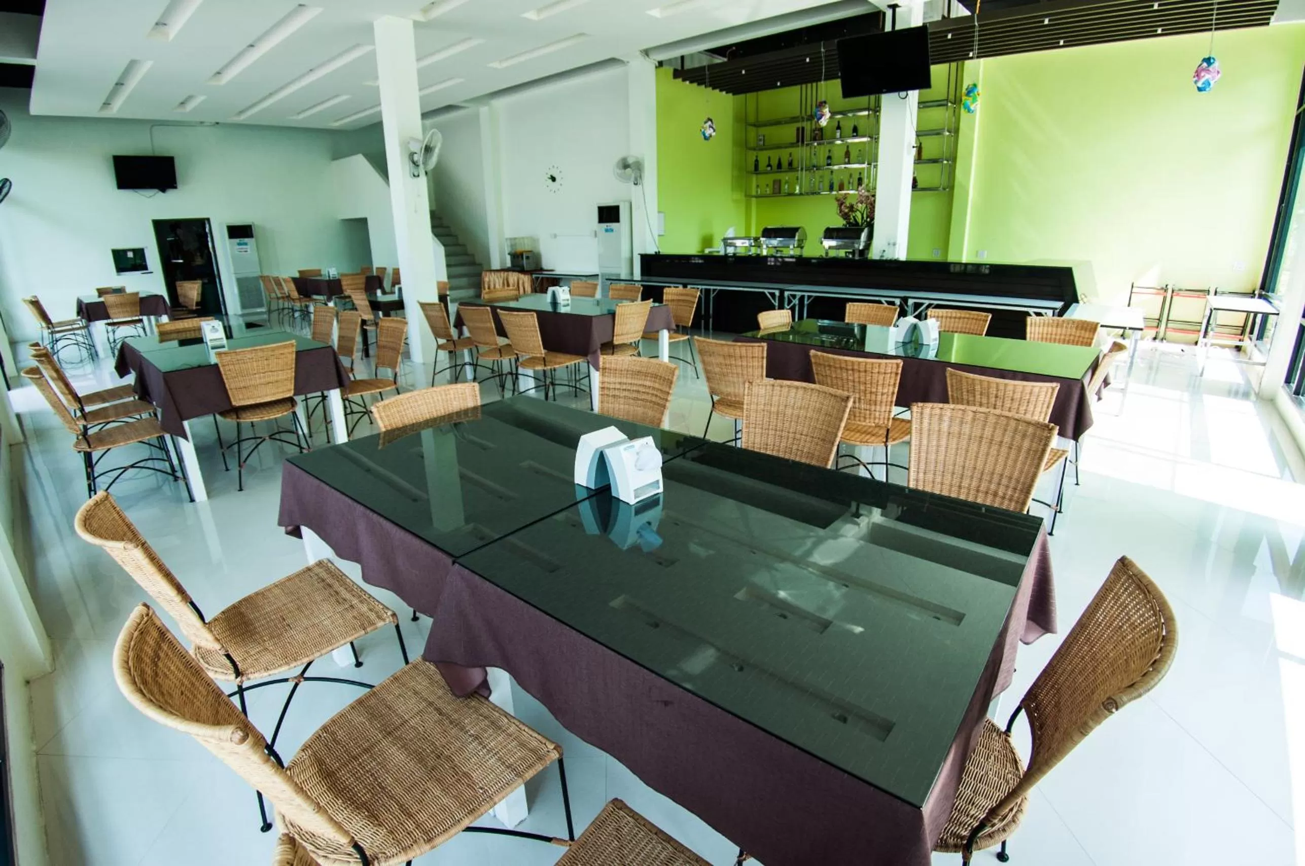 Restaurant/places to eat in The Green Beach Resort