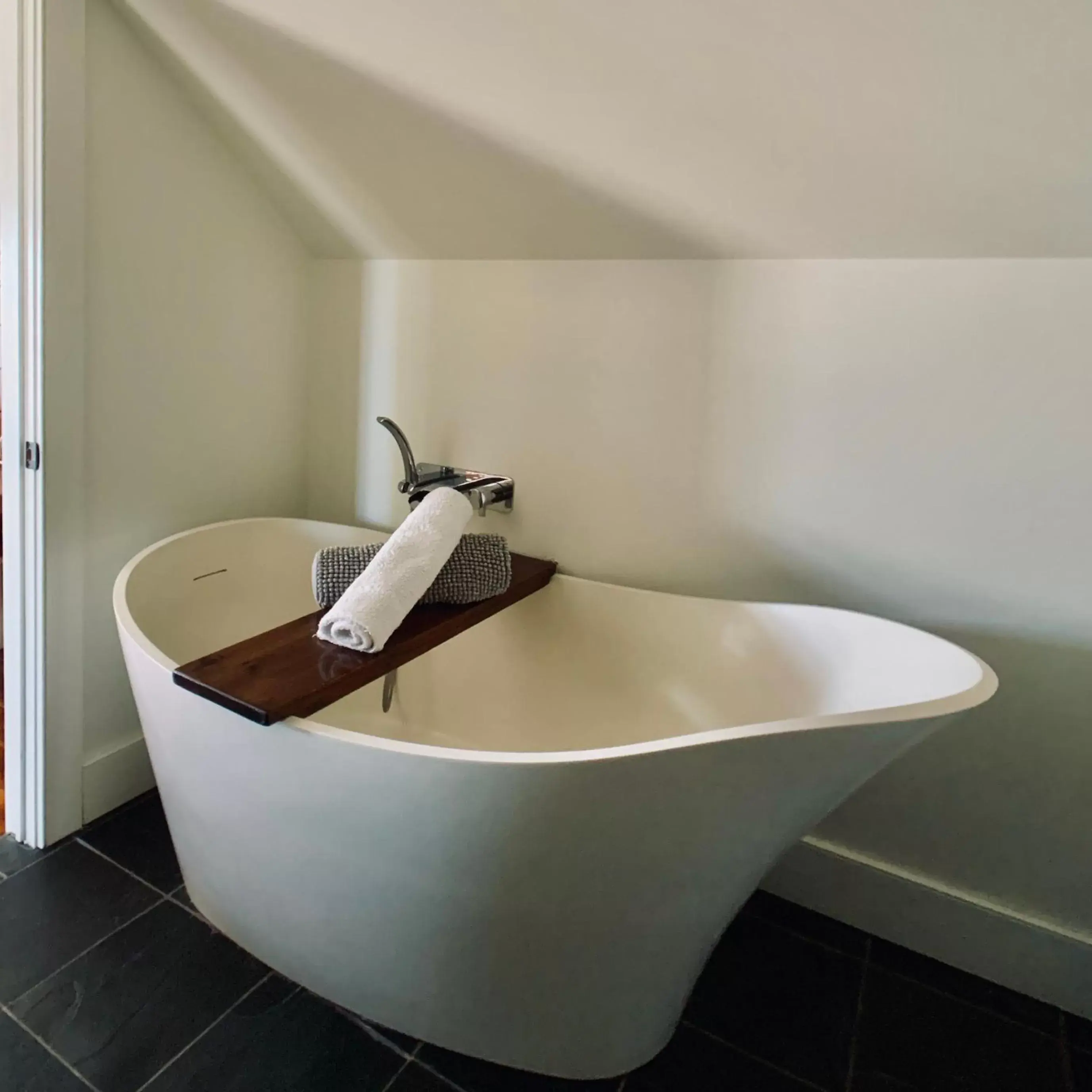 Bath, Bathroom in Woodbourne Inn