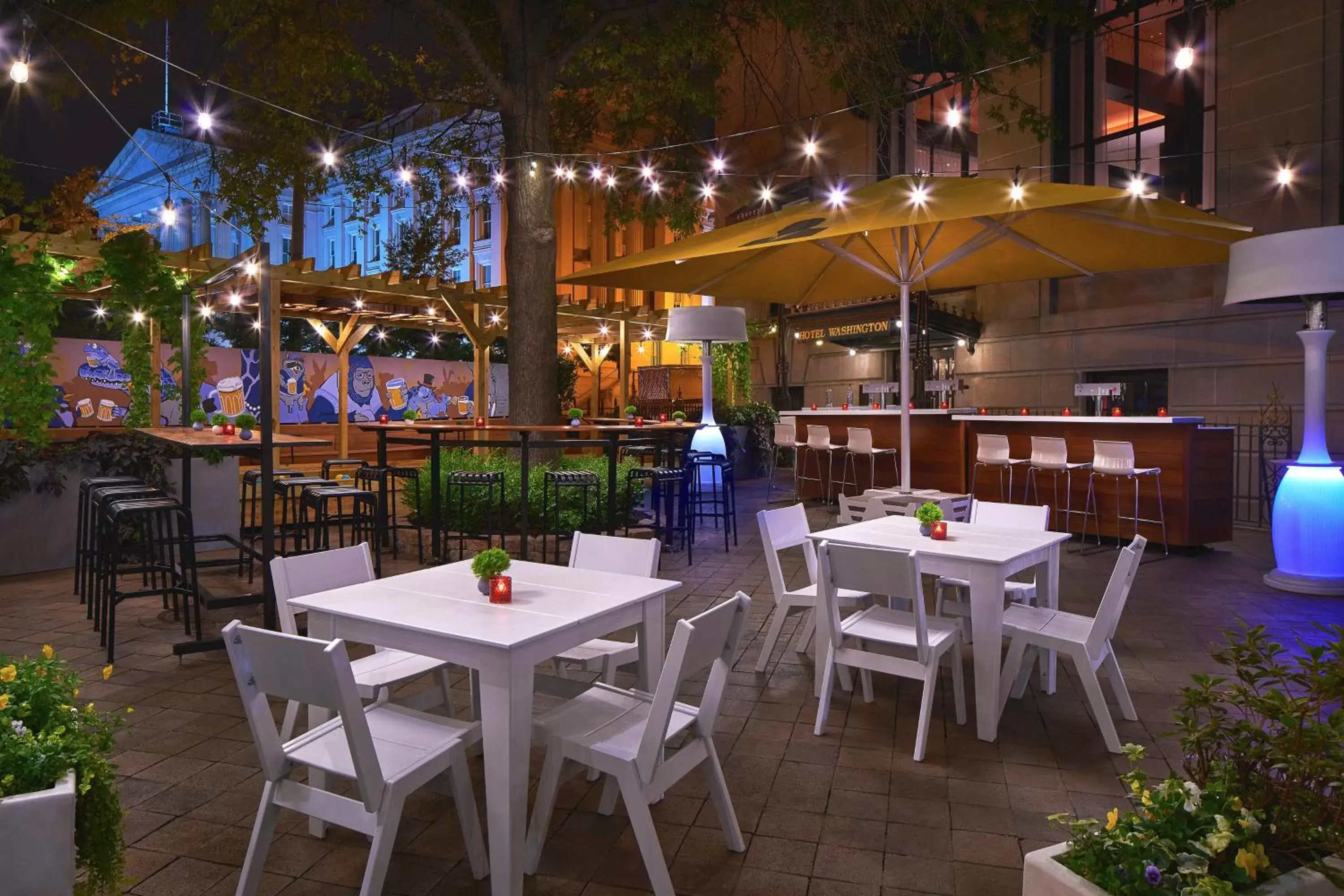 Restaurant/places to eat in Hotel Washington Restaurant/places to eat in Hotel Washington