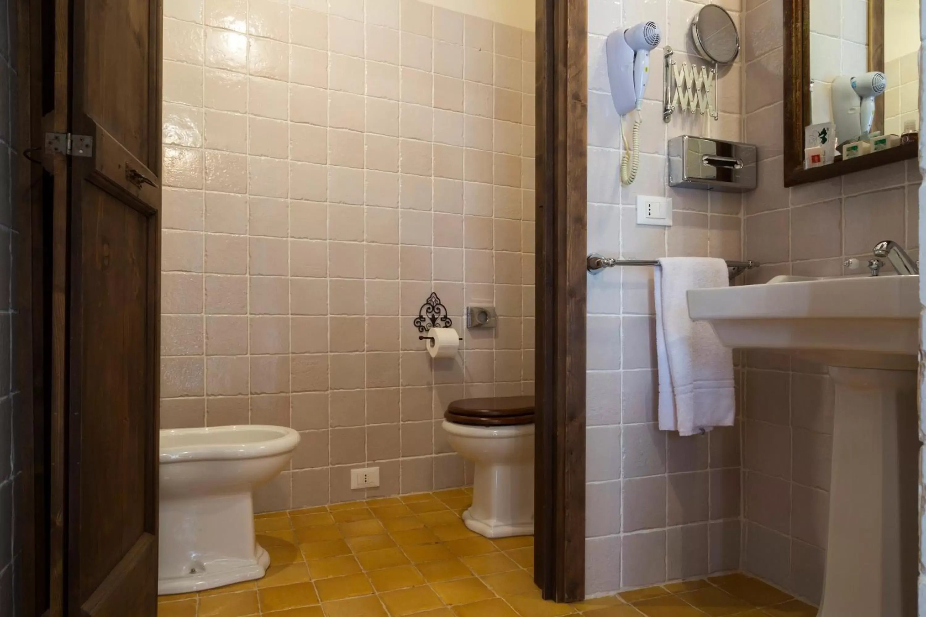 Bathroom in Masseria Fortificata Lo Zafferaneto