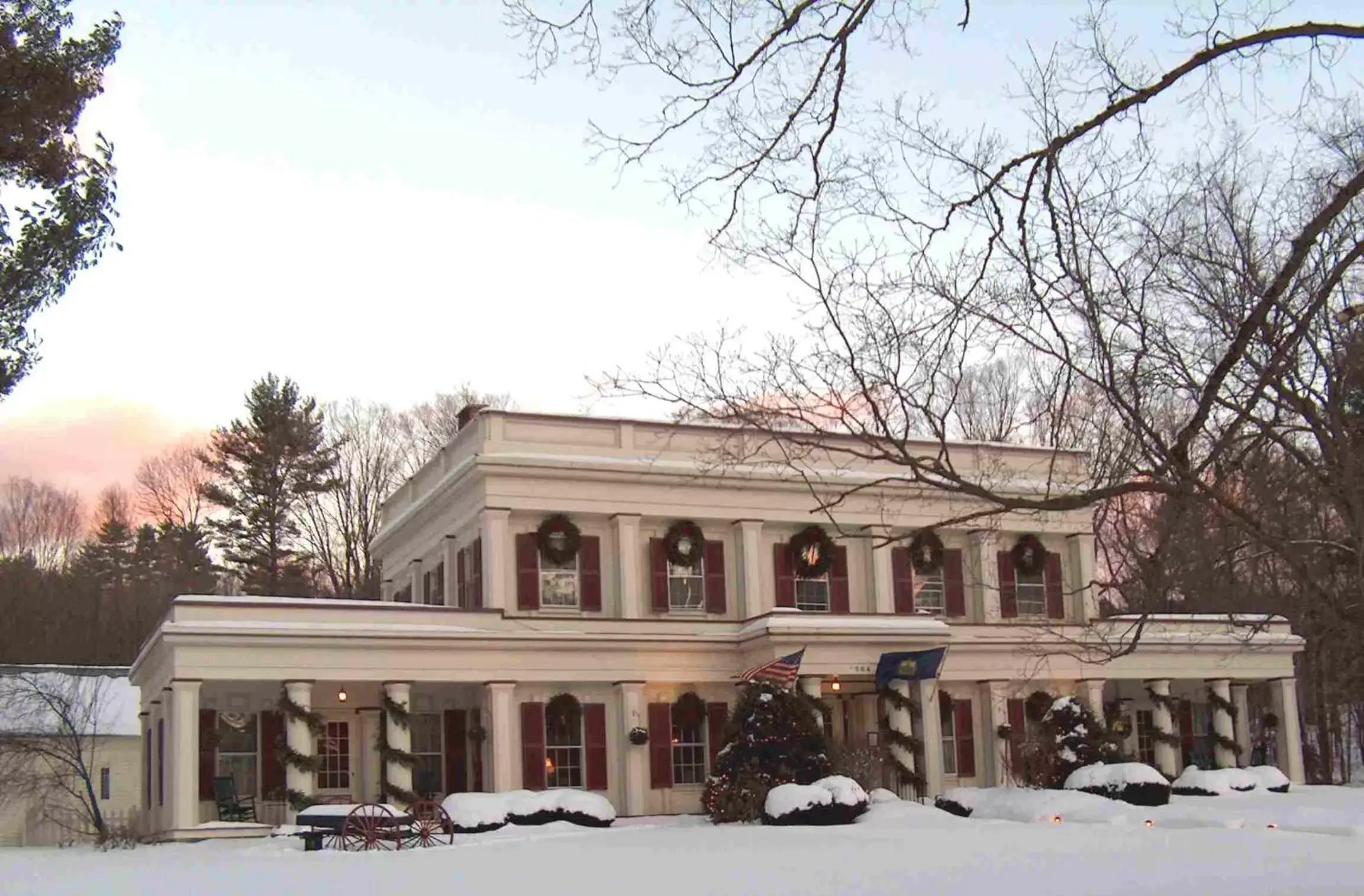 Facade/entrance, Winter in Arlington Inn & Spa