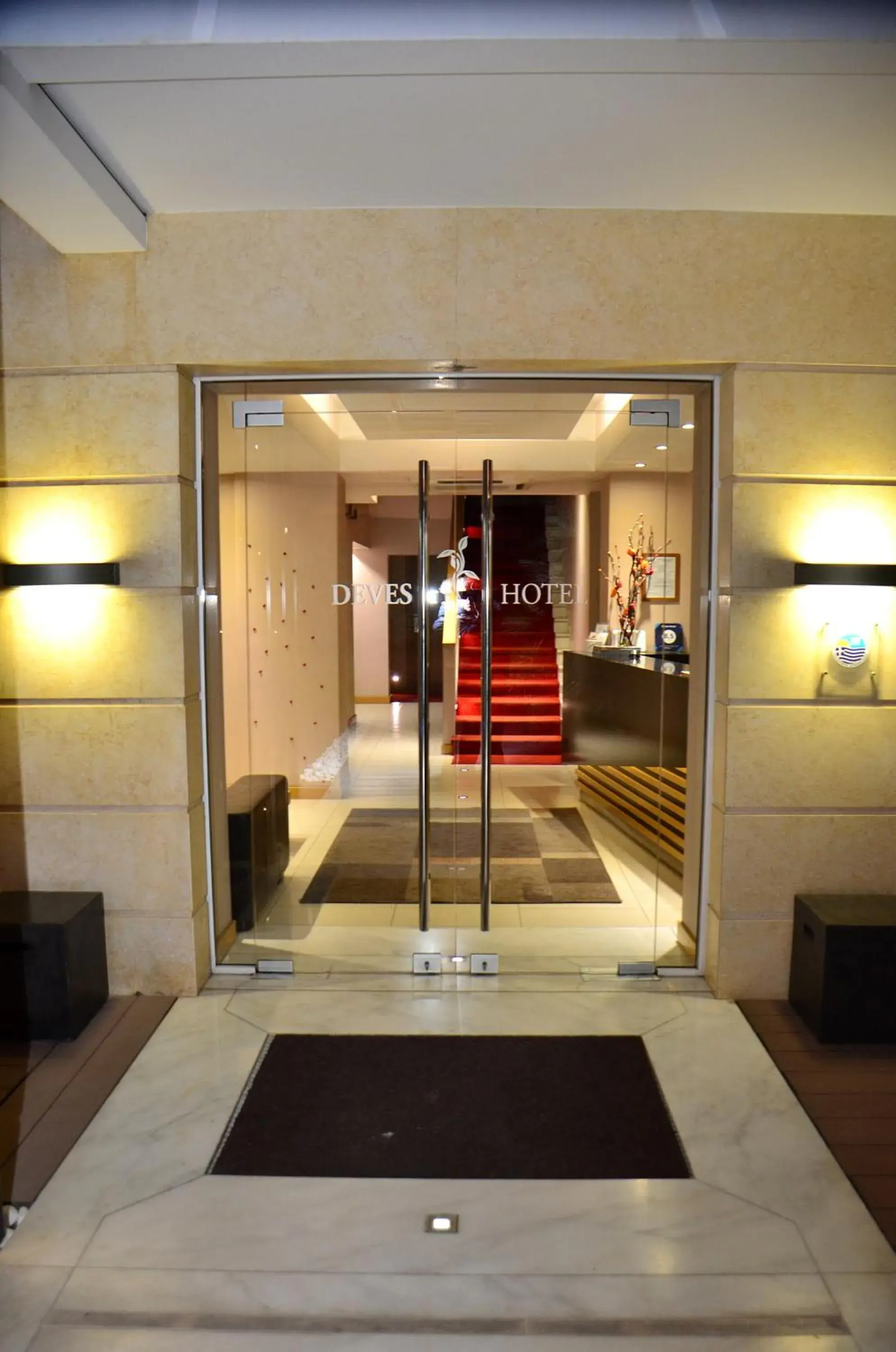 Facade/entrance in Deves Hotel