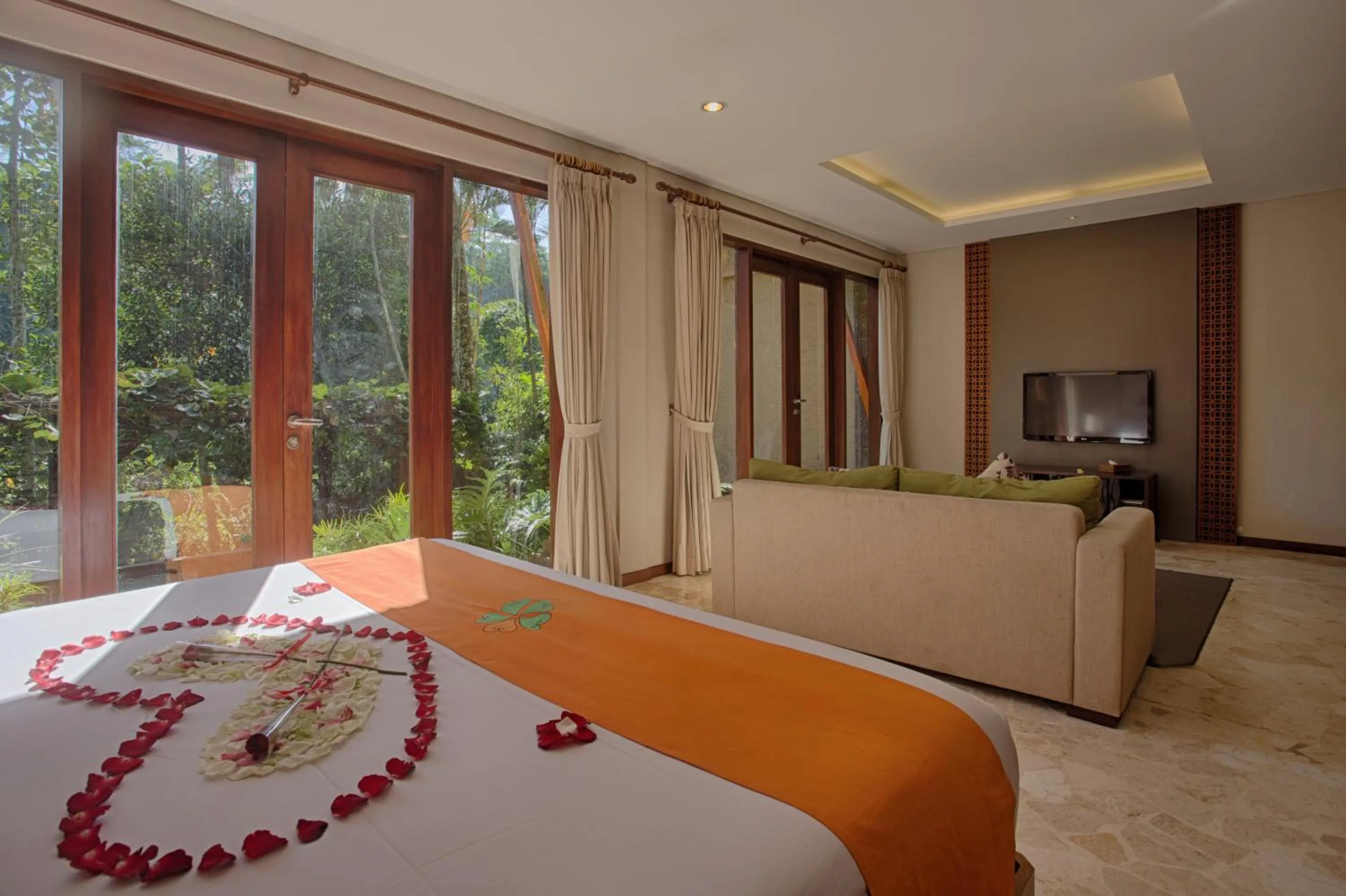 Bed in Anahata Villas and Spa Resort