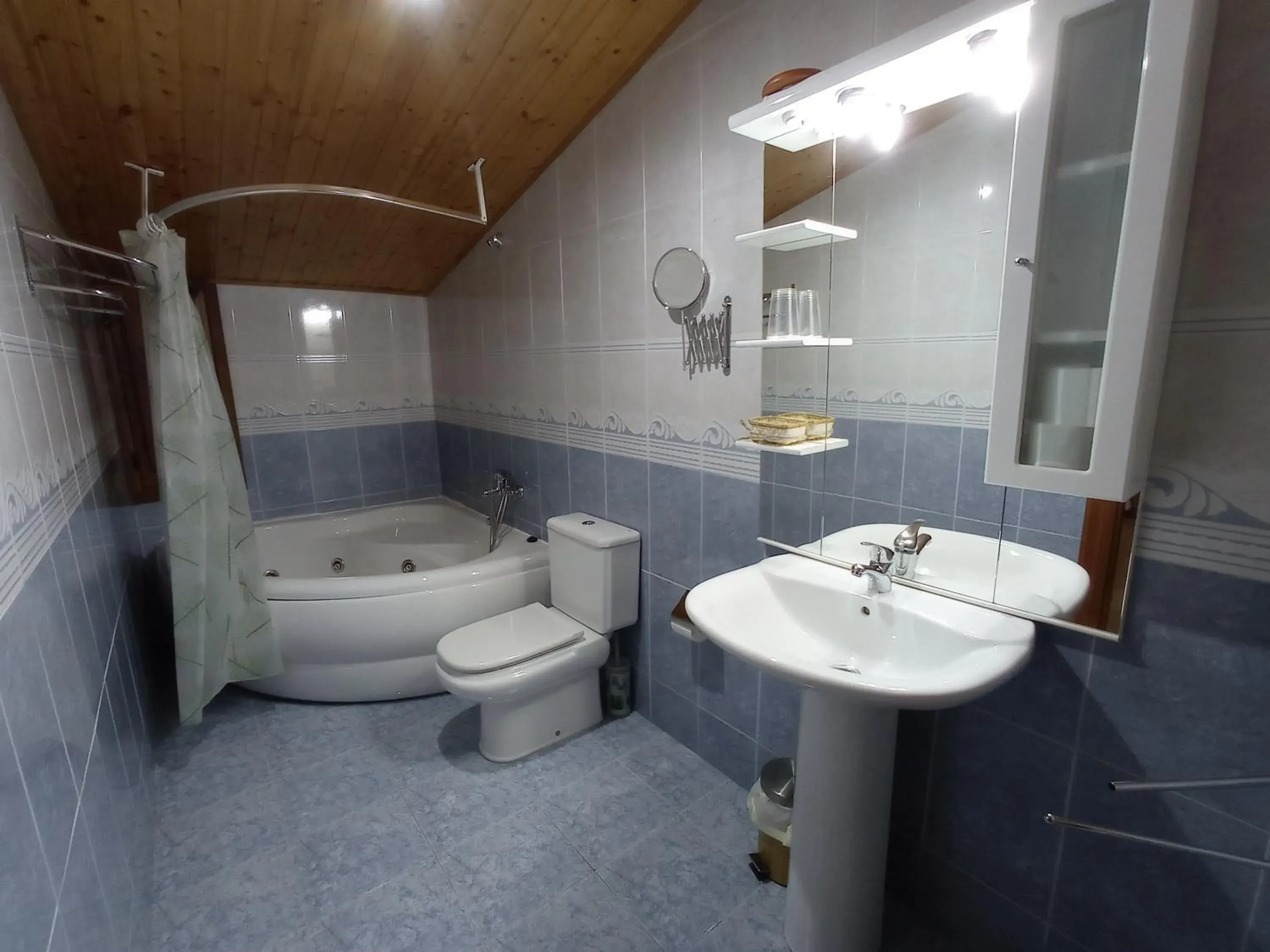 Bathroom in Hotel Rural Camino Medulas