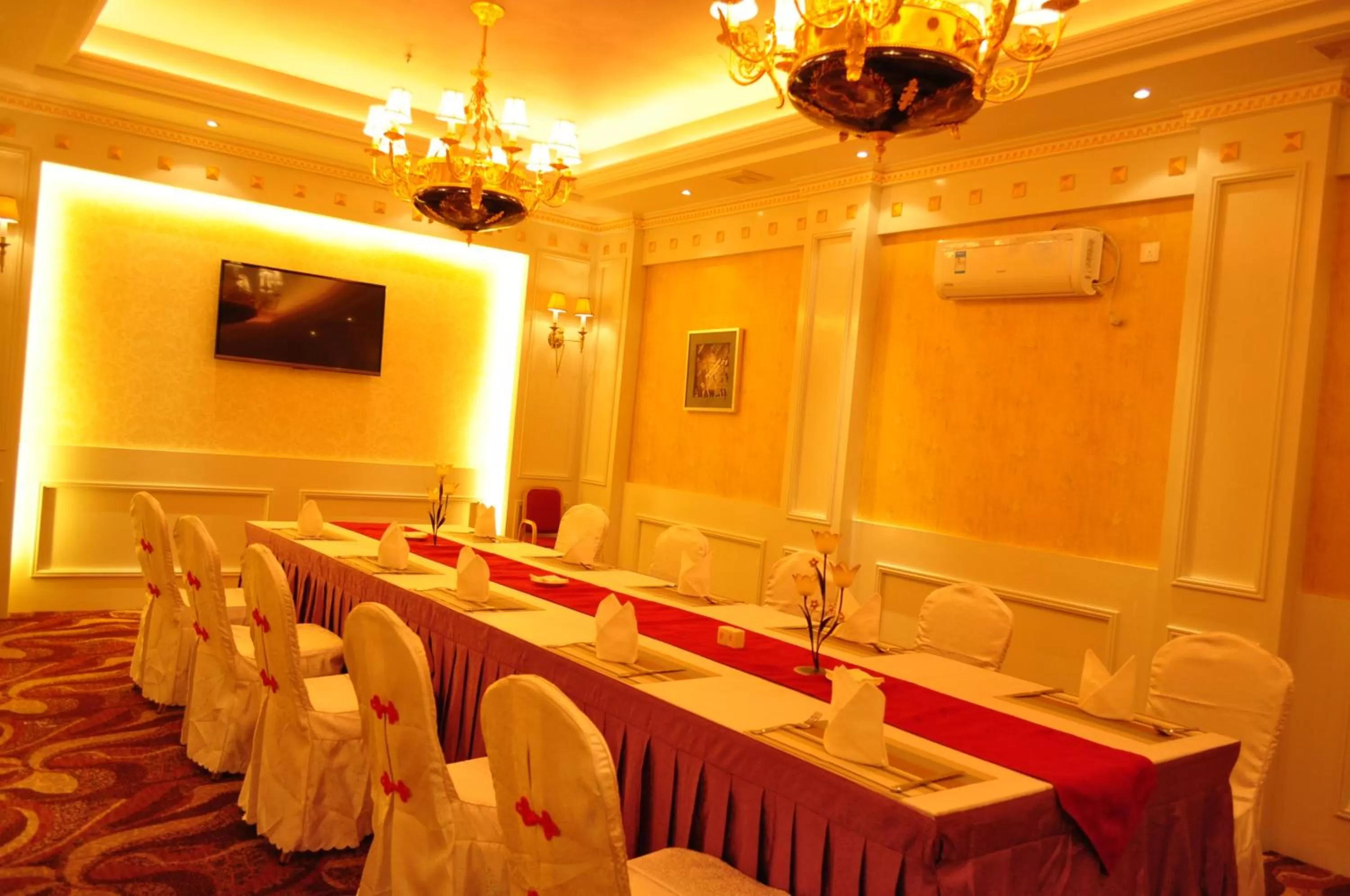 Restaurant/places to eat in Sogecoa Golden Peacock