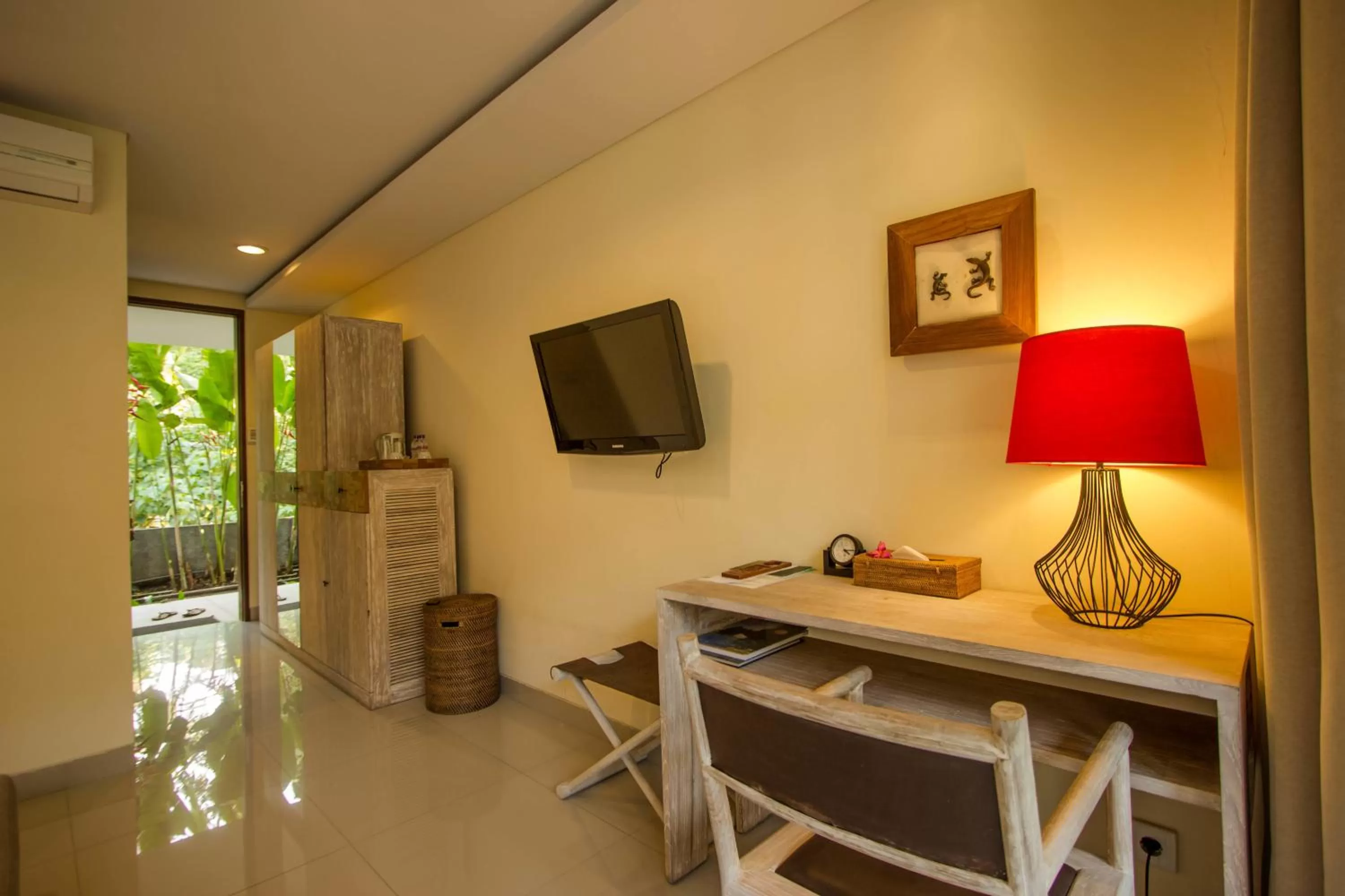 TV and multimedia in Labak River Hotel by EPS