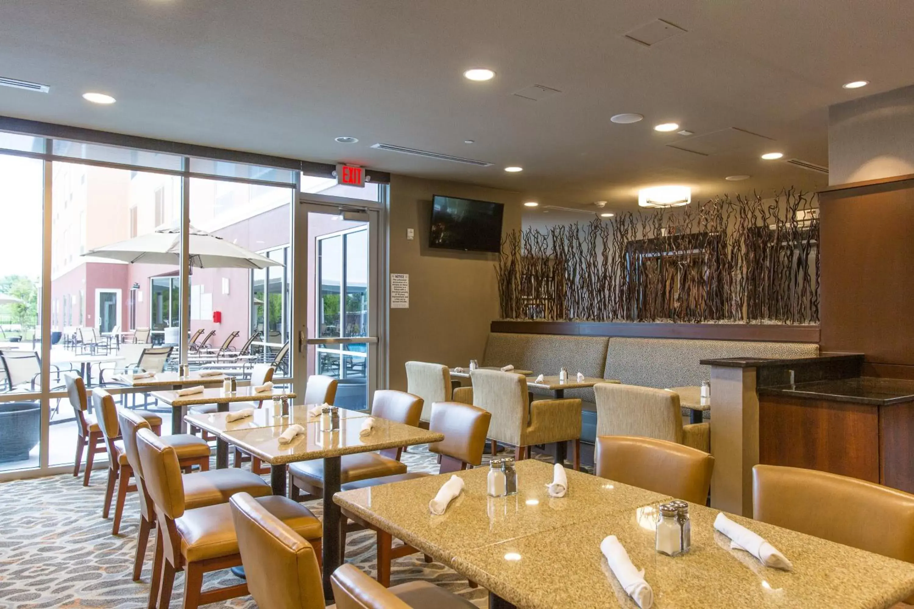 Restaurant/Places to Eat in Cambria Hotel Plano - Frisco