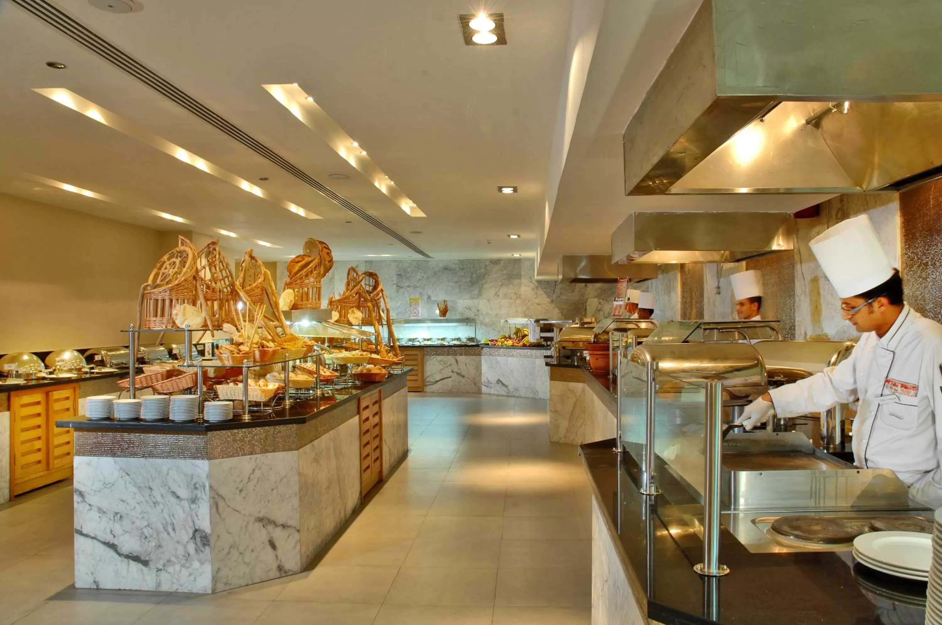 Restaurant/places to eat in Coral Sea Aqua Club Resort