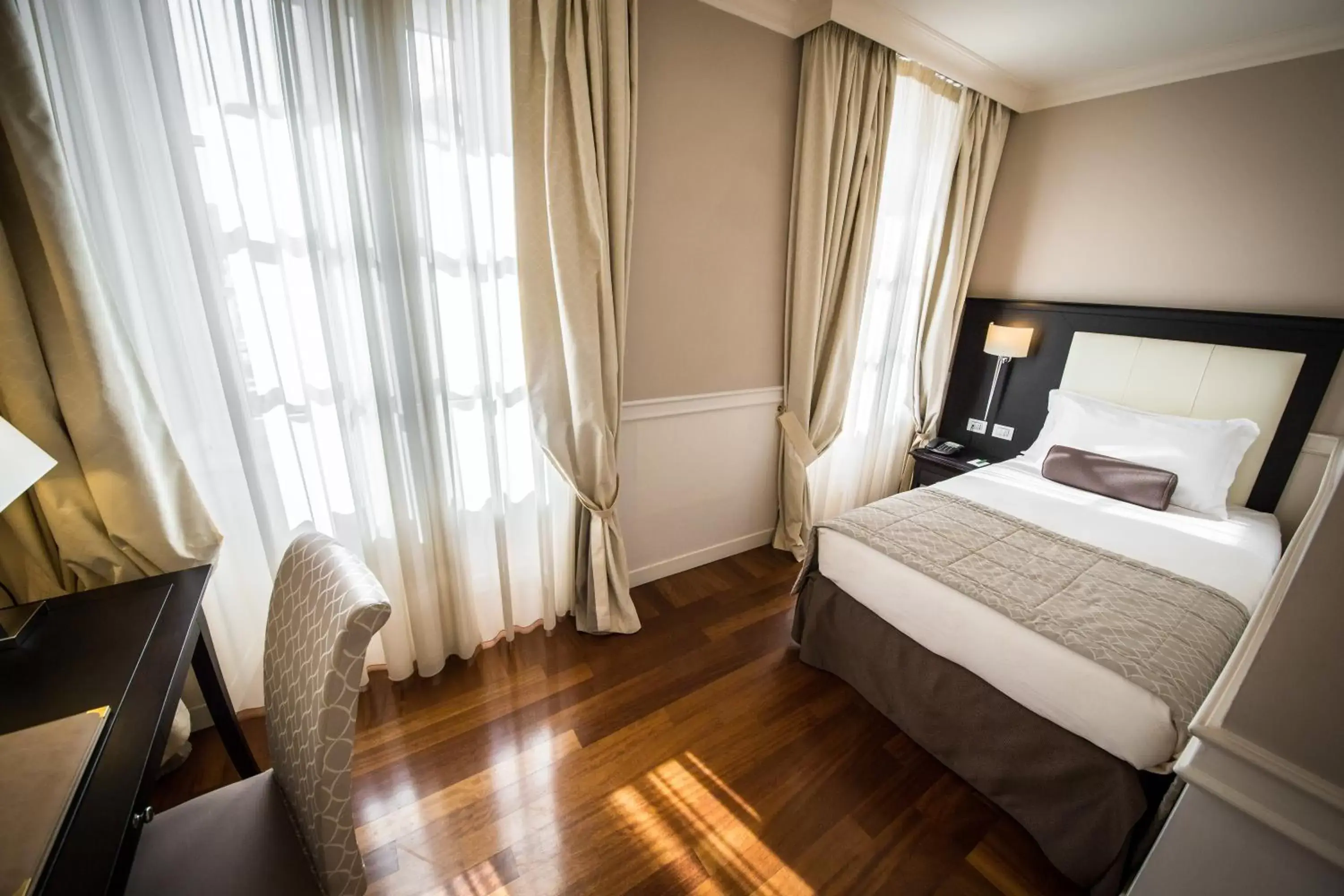 Single Room in Victoria Hotel Letterario