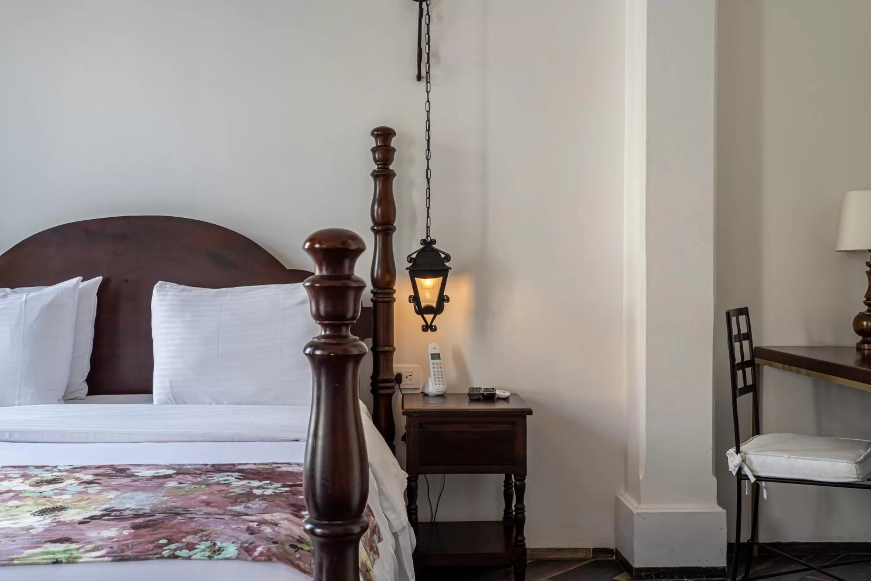 Bed in Soy Local Insignia