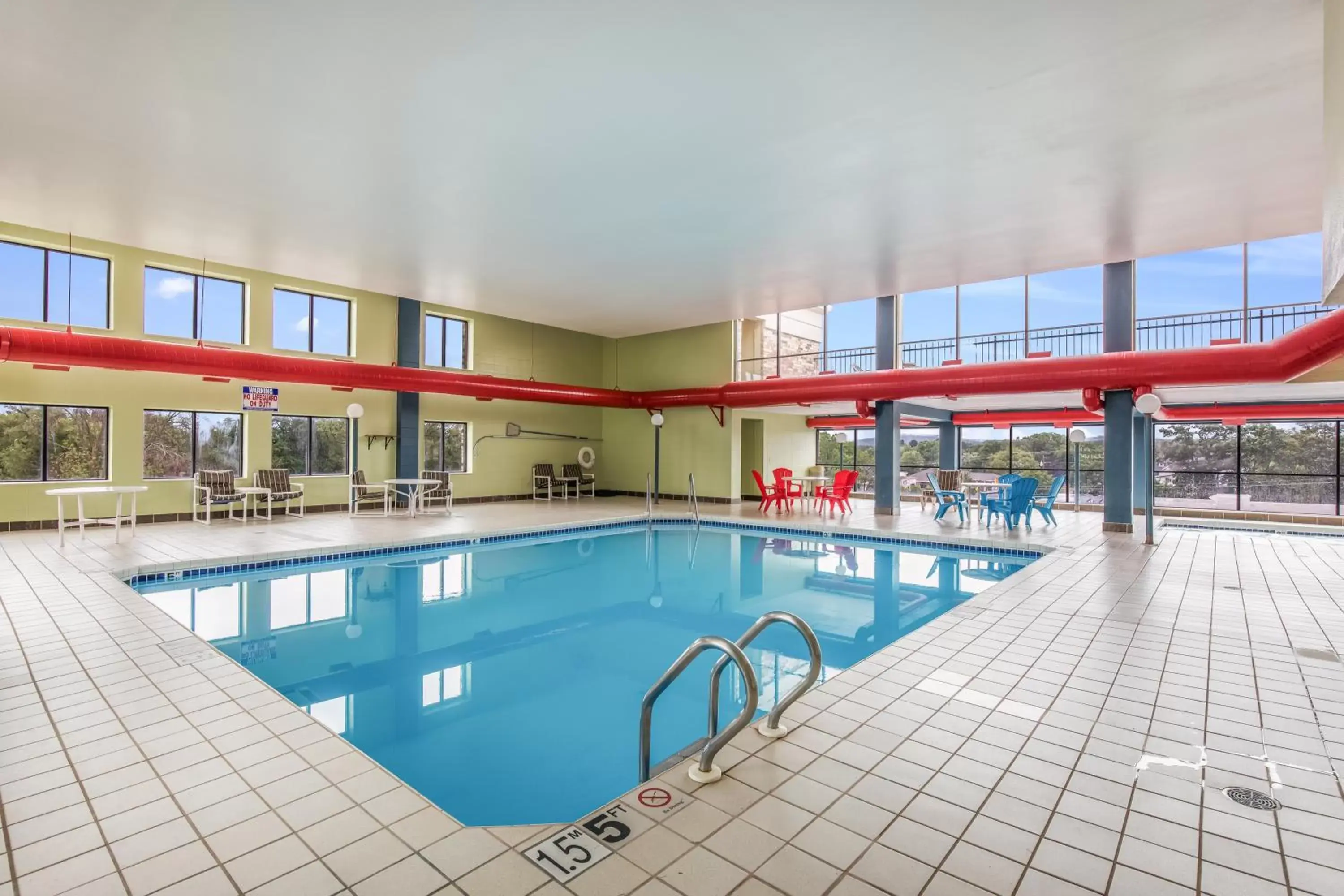 Swimming Pool in Clarion Hotel and Convention Center Baraboo