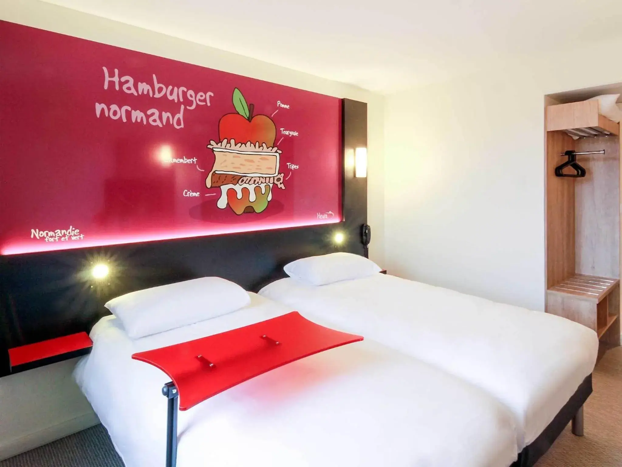 Photo of the whole room, Bed in ibis Styles Flers