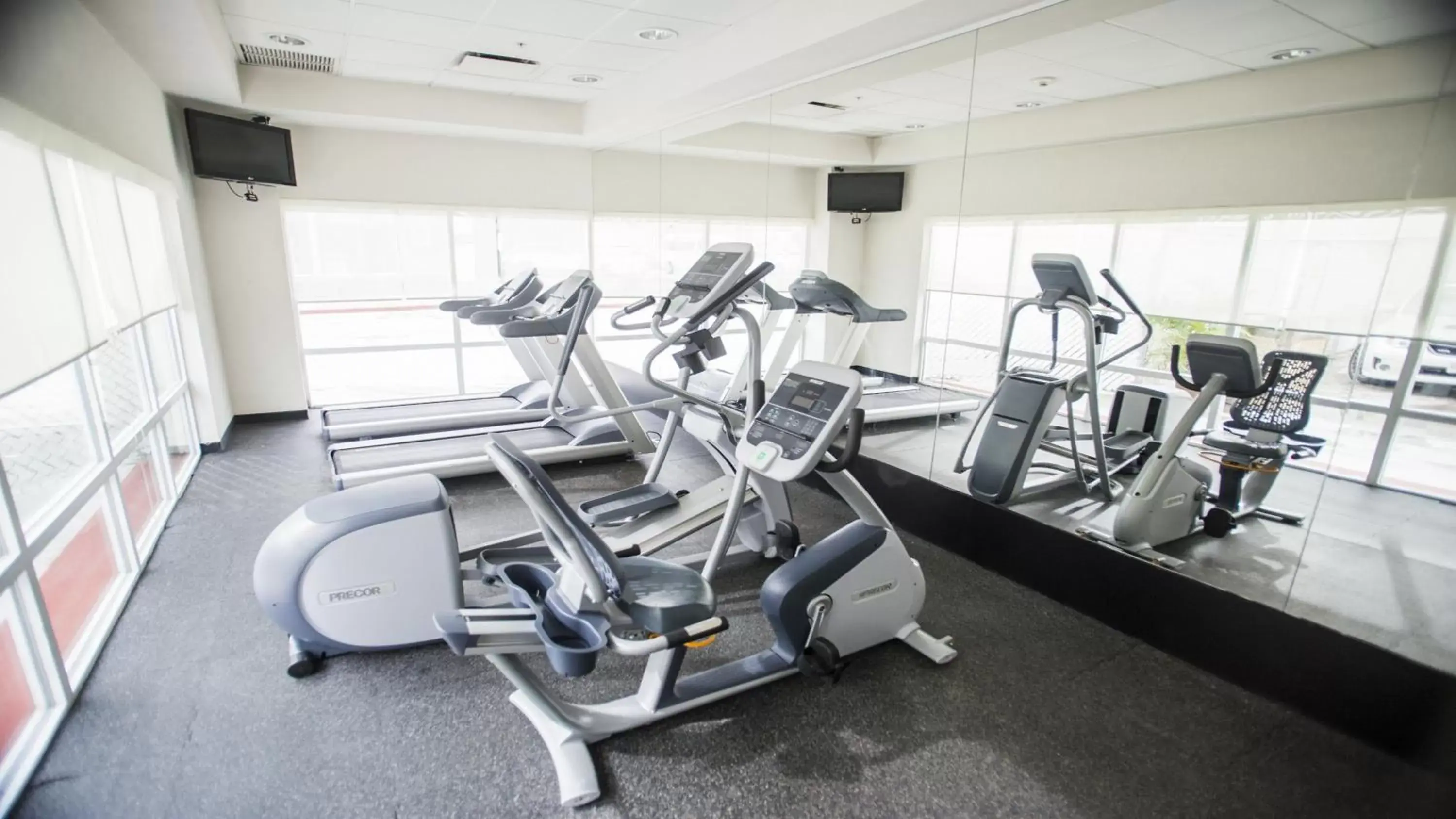 Fitness centre/facilities, Fitness Center/Facilities in Holiday Inn Express Tuxtla Gutierrez La Marimba, an IHG Hotel