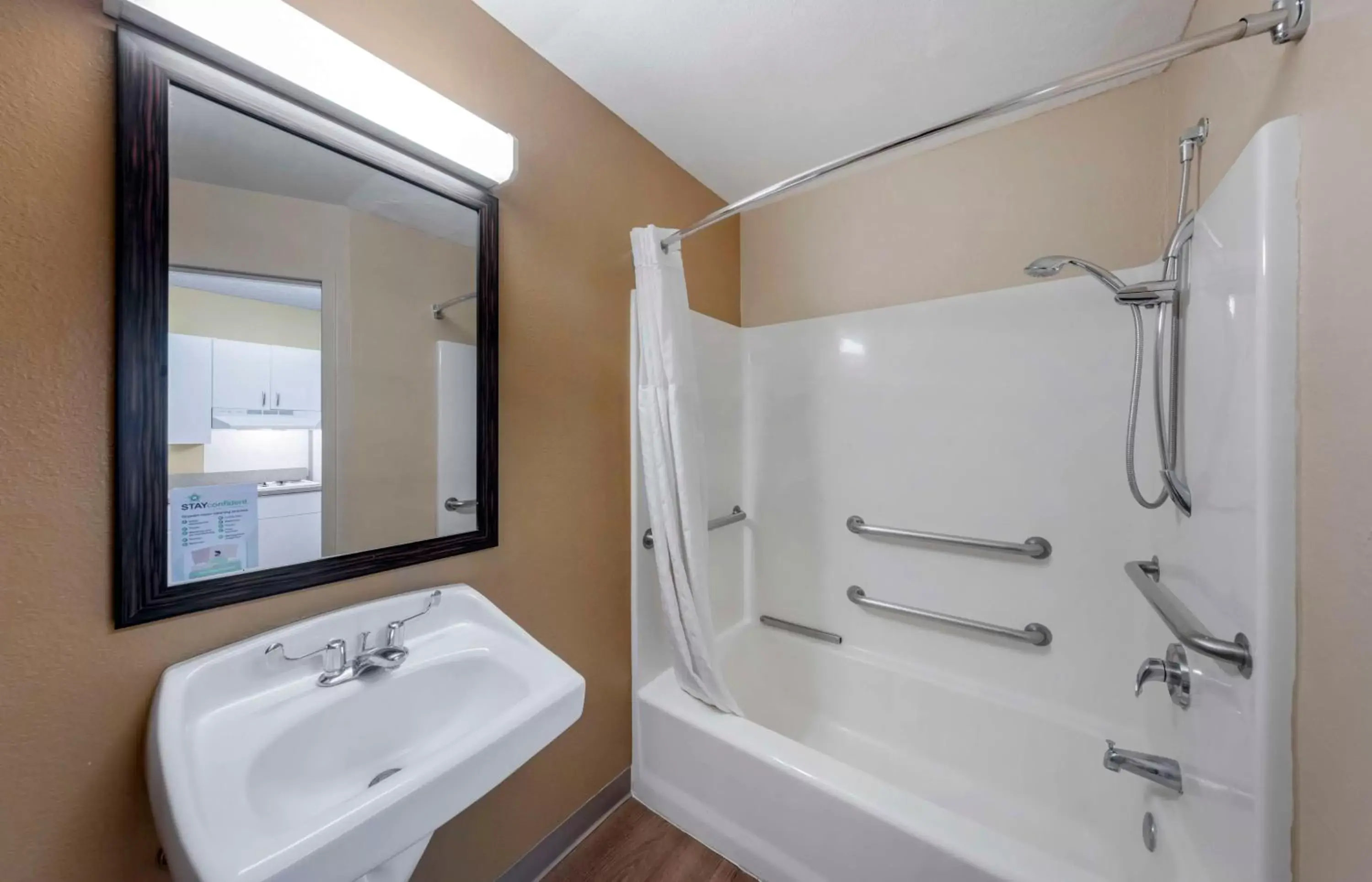 Bathroom in Extended Stay America Suites - Orange County - Katella Ave