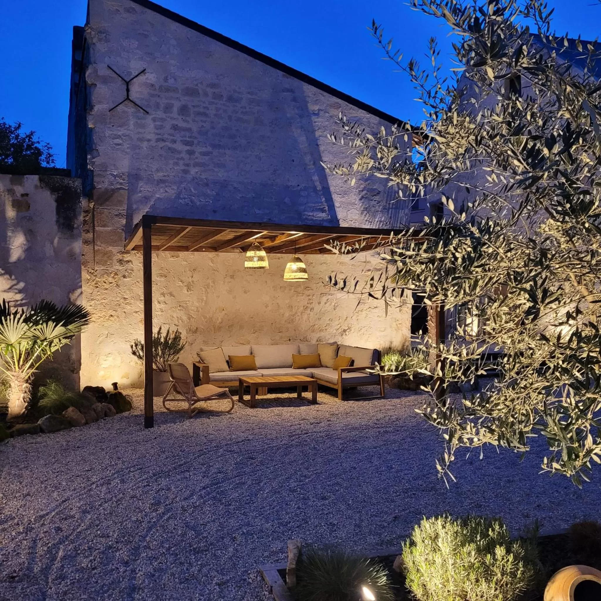Patio in Hôtel Rive Sud