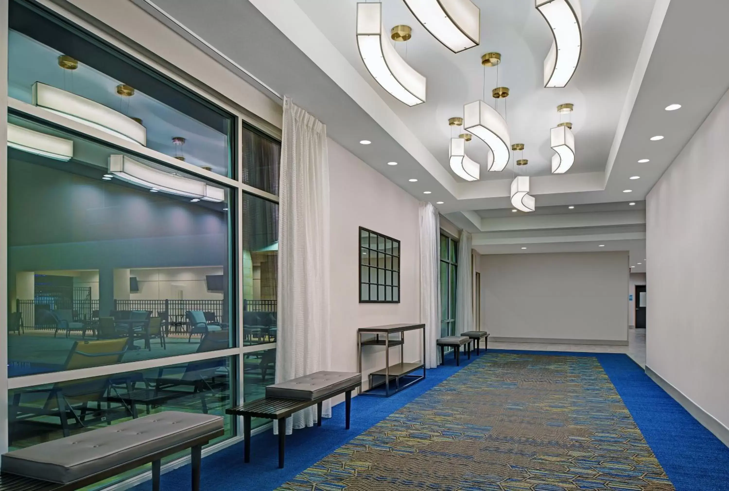 Meeting/conference room, Swimming Pool in Holiday Inn Express & Suites Memorial – CityCentre, an IHG Hotel