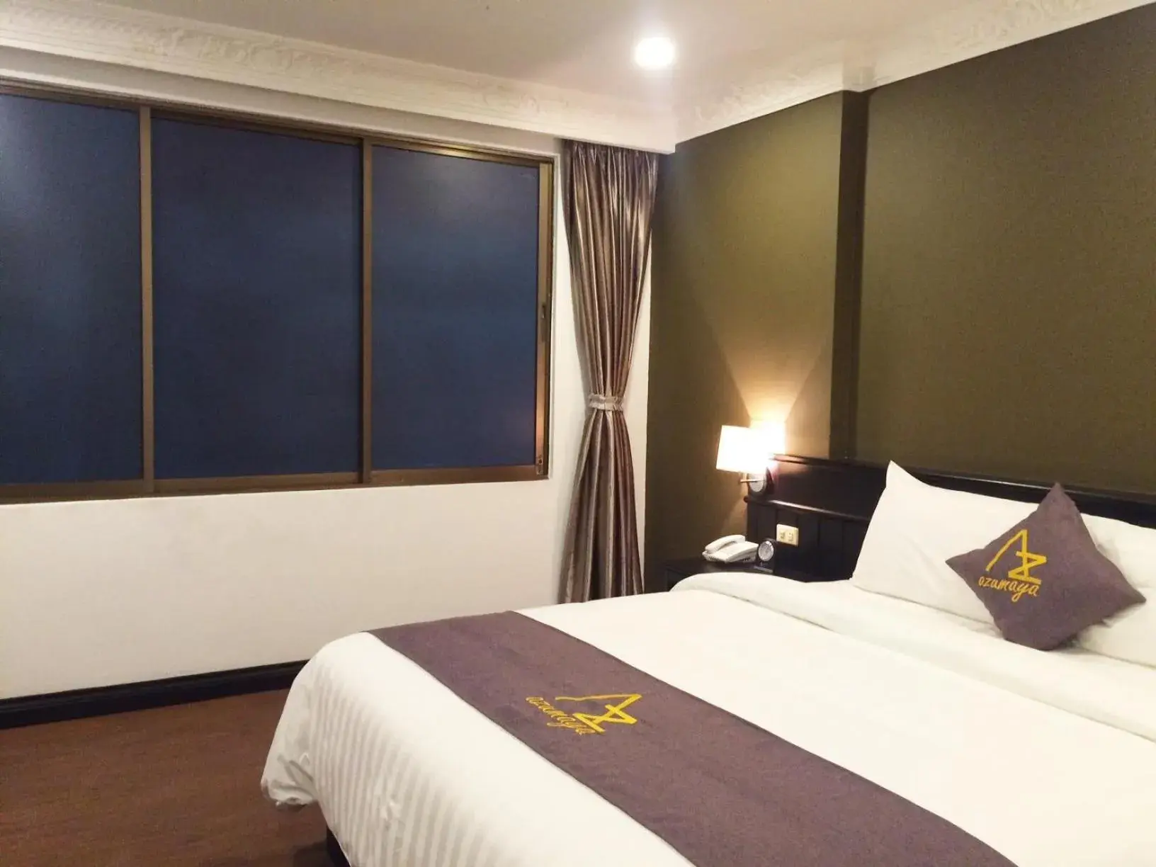 Bedroom, Bed in Azumaya Hotel Phnom Penh