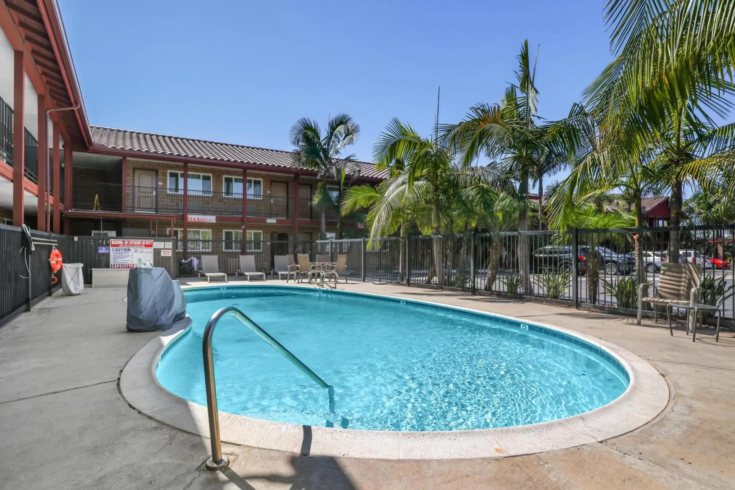 Swimming Pool in Motel 6 Carlsbad, Ca- North