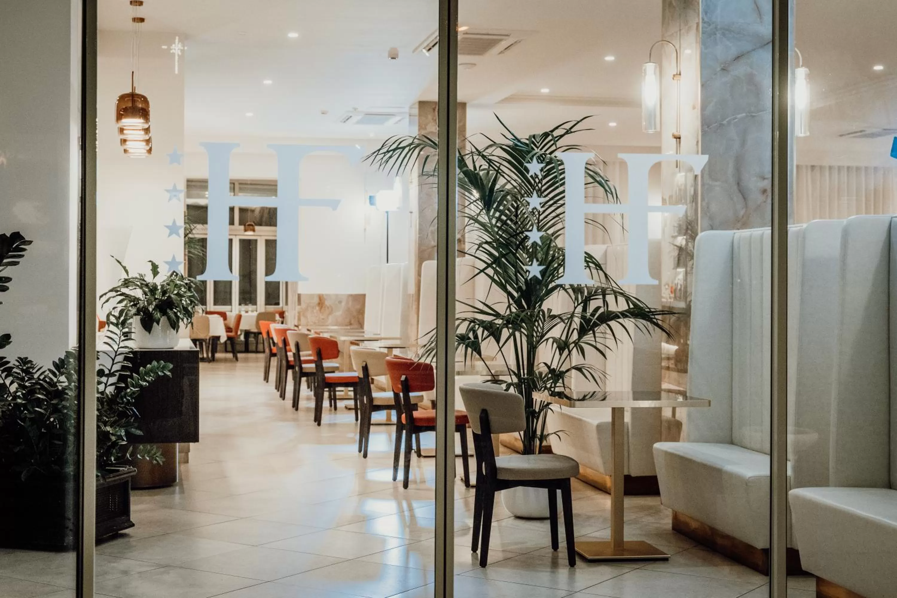 Restaurant/places to eat in Hotel Falli