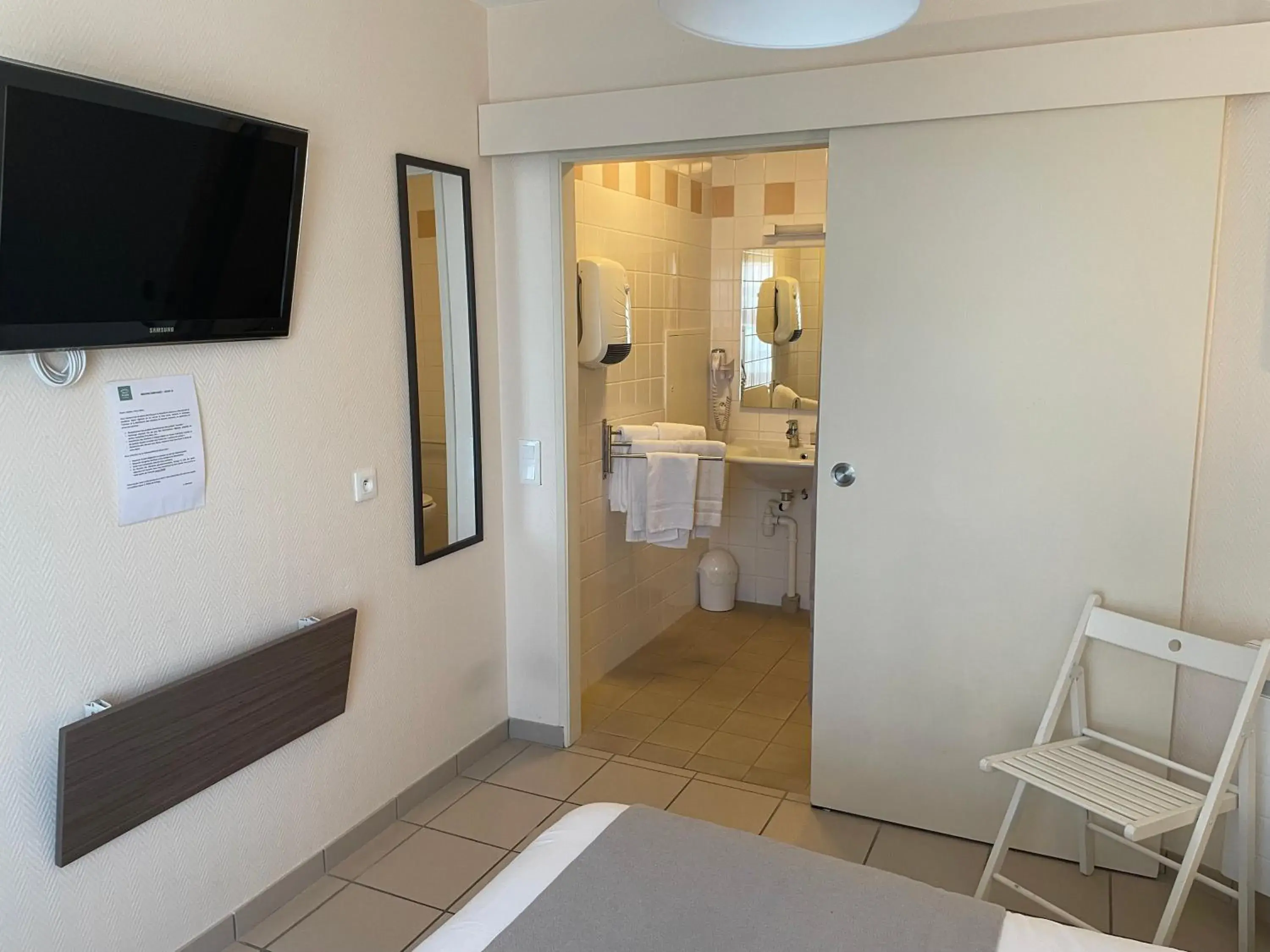 Photo of the whole room, Bathroom in Hôtel de la Plage