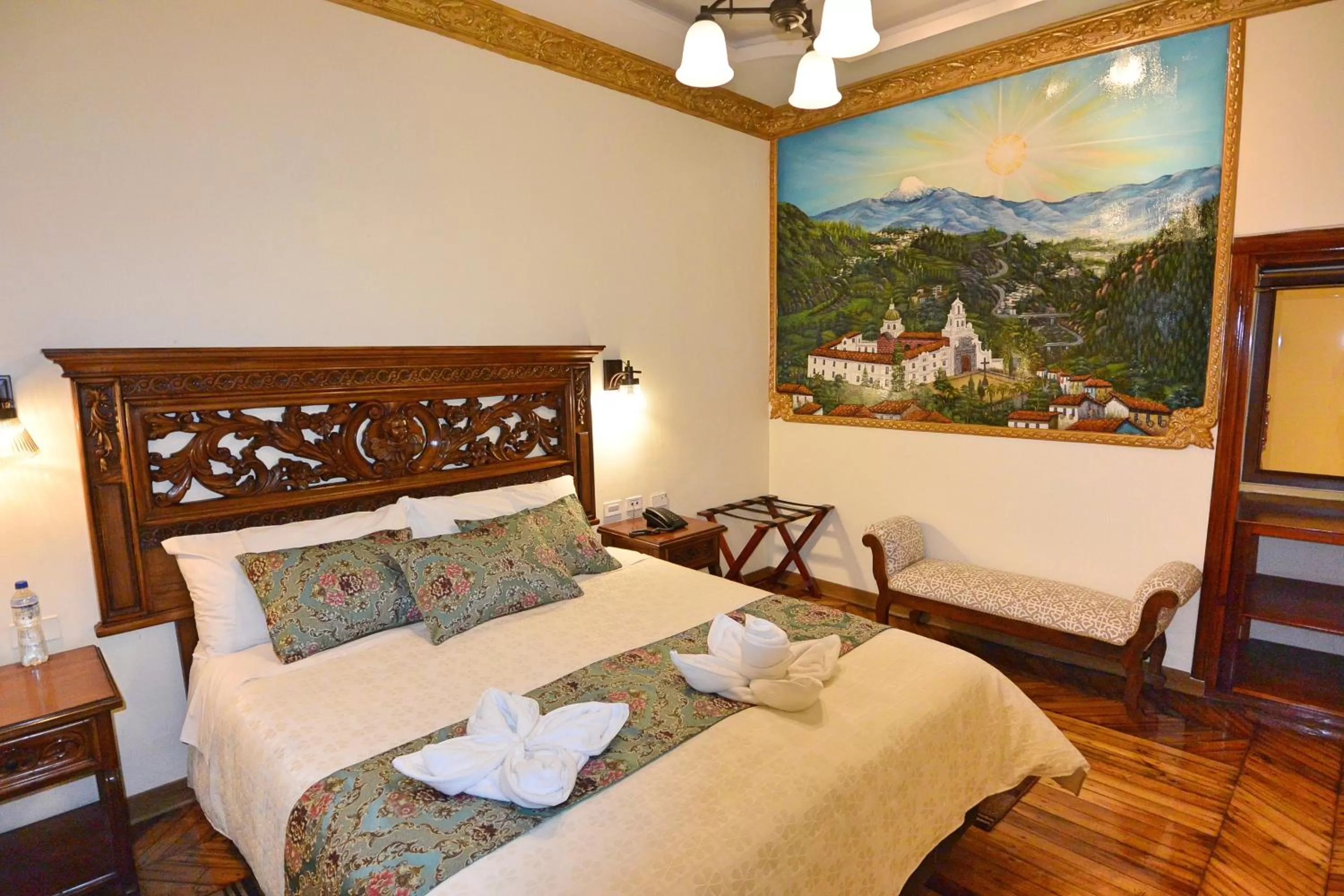 Photo of the whole room, Bed in Hotel La Basílica Quito