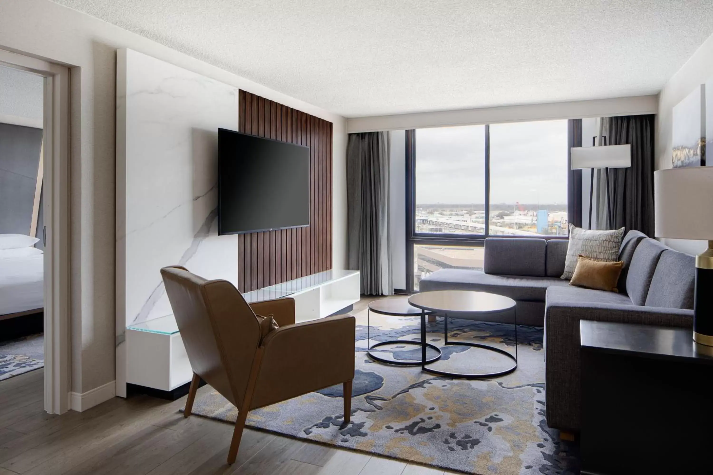 Living room, Seating Area in Houston Marriott South at Hobby Airport