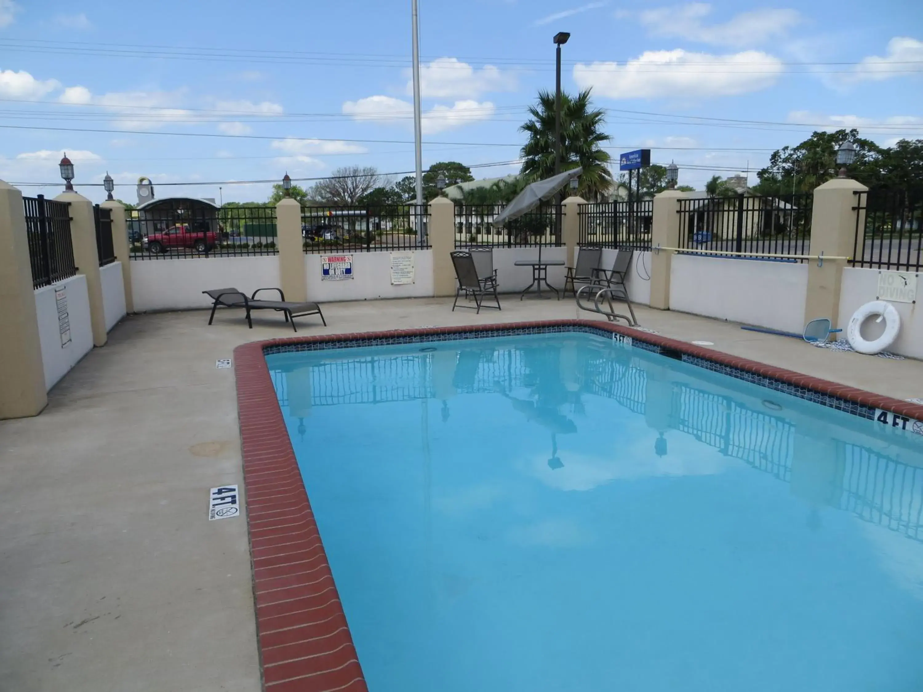 Swimming Pool in Executive Inn & Suites West Columbia