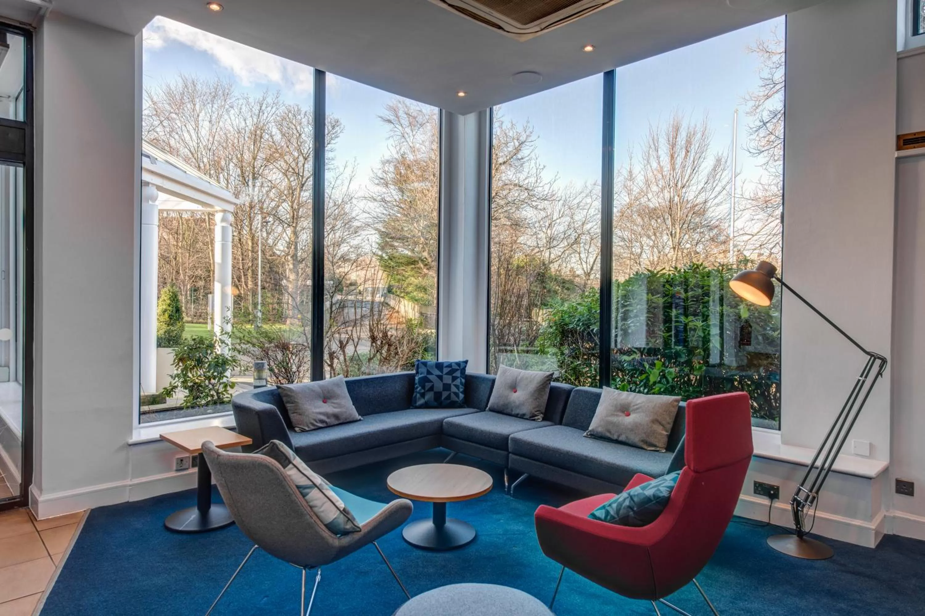 Lobby or reception in Holiday Inn Express Edinburgh City West by IHG