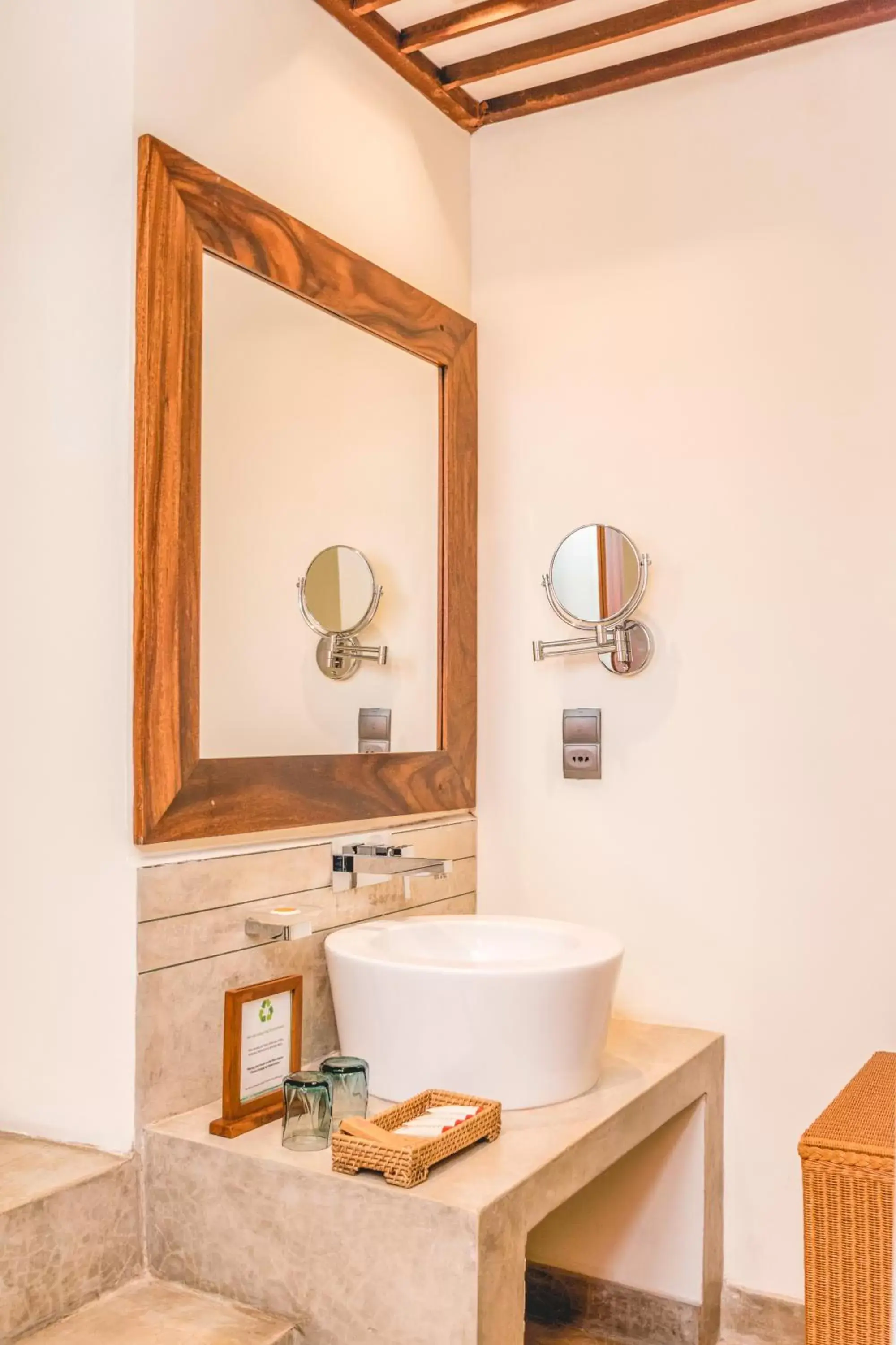 Bathroom in Colombo Court Hotel & Spa