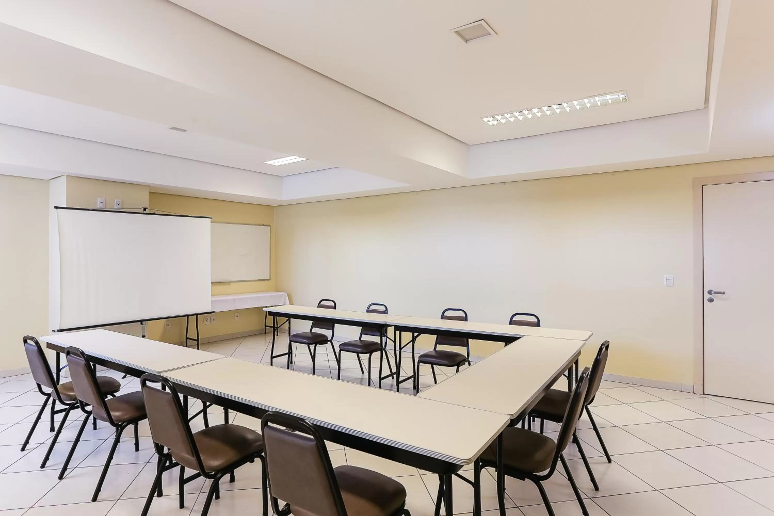 Business facilities in Hotel Metropolitan Canoas