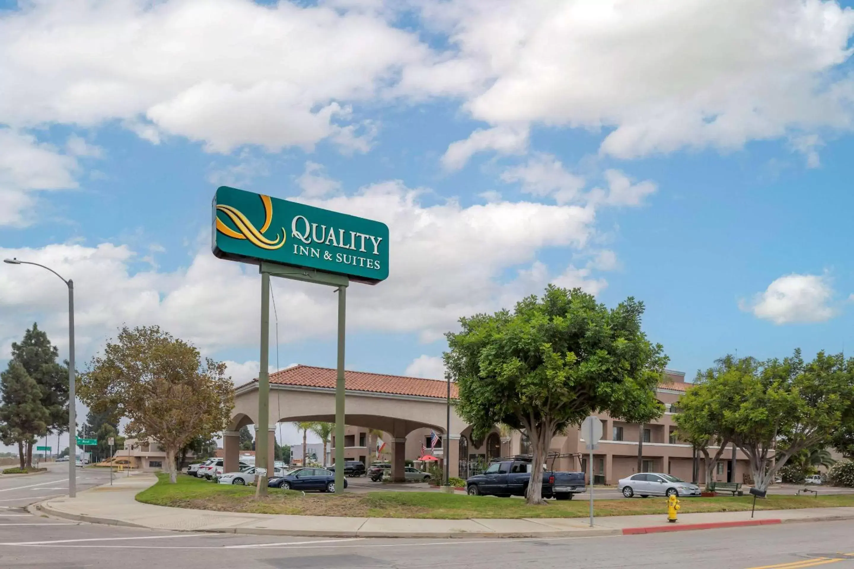 Property Building in Quality Inn & Suites Camarillo-Oxnard