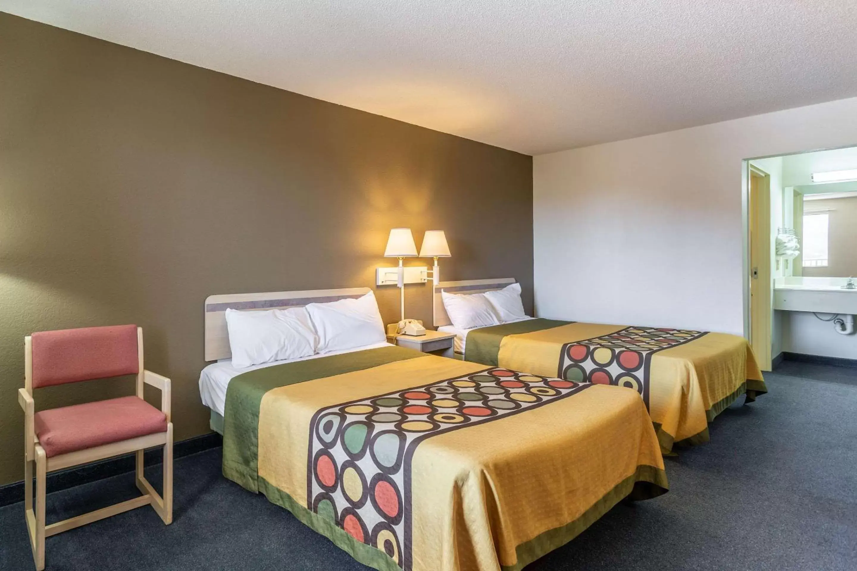 Photo of the whole room, Bed in Rodeway Inn