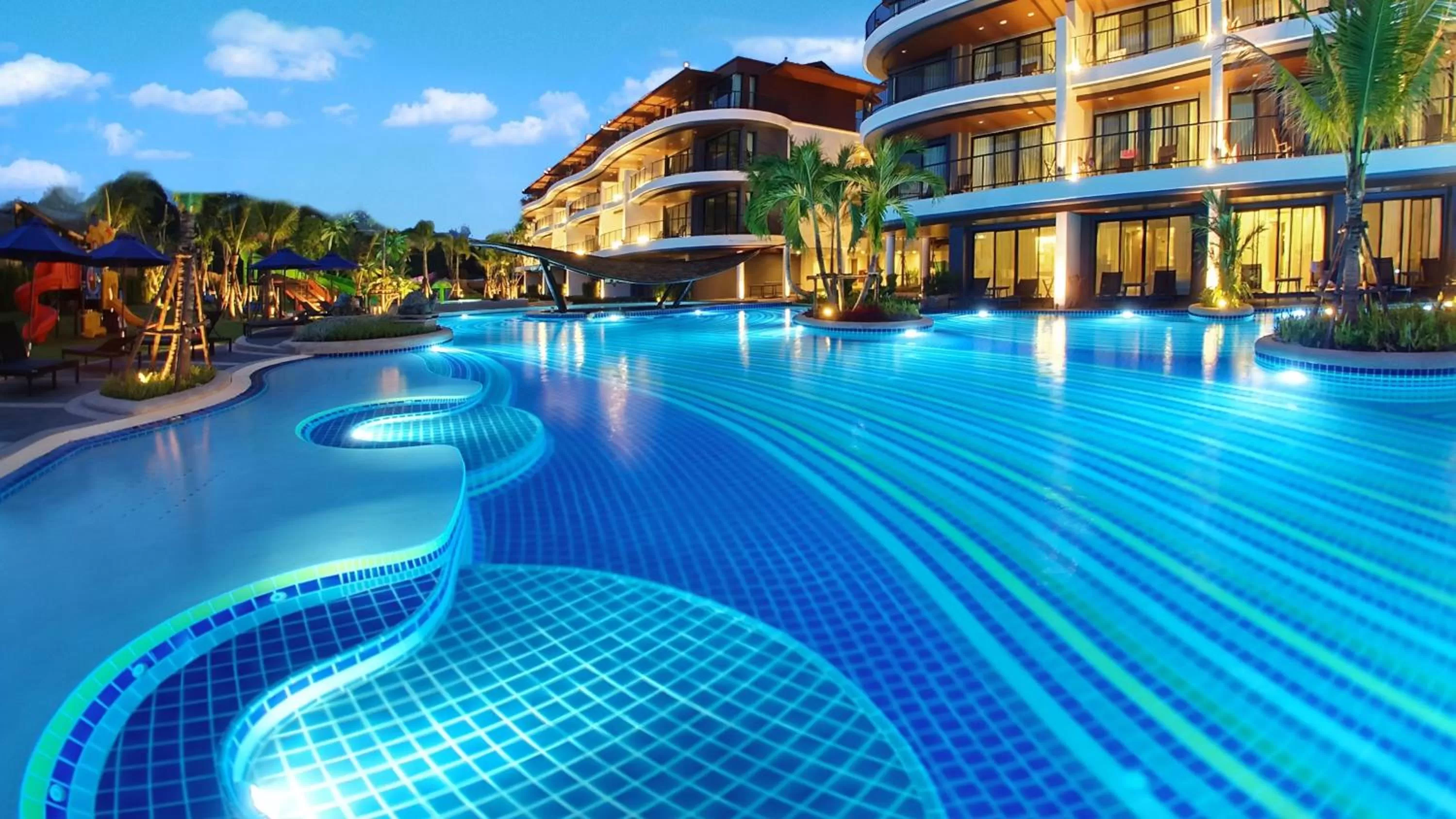 Swimming pool in Holiday Ao Nang Beach Resort, Krabi