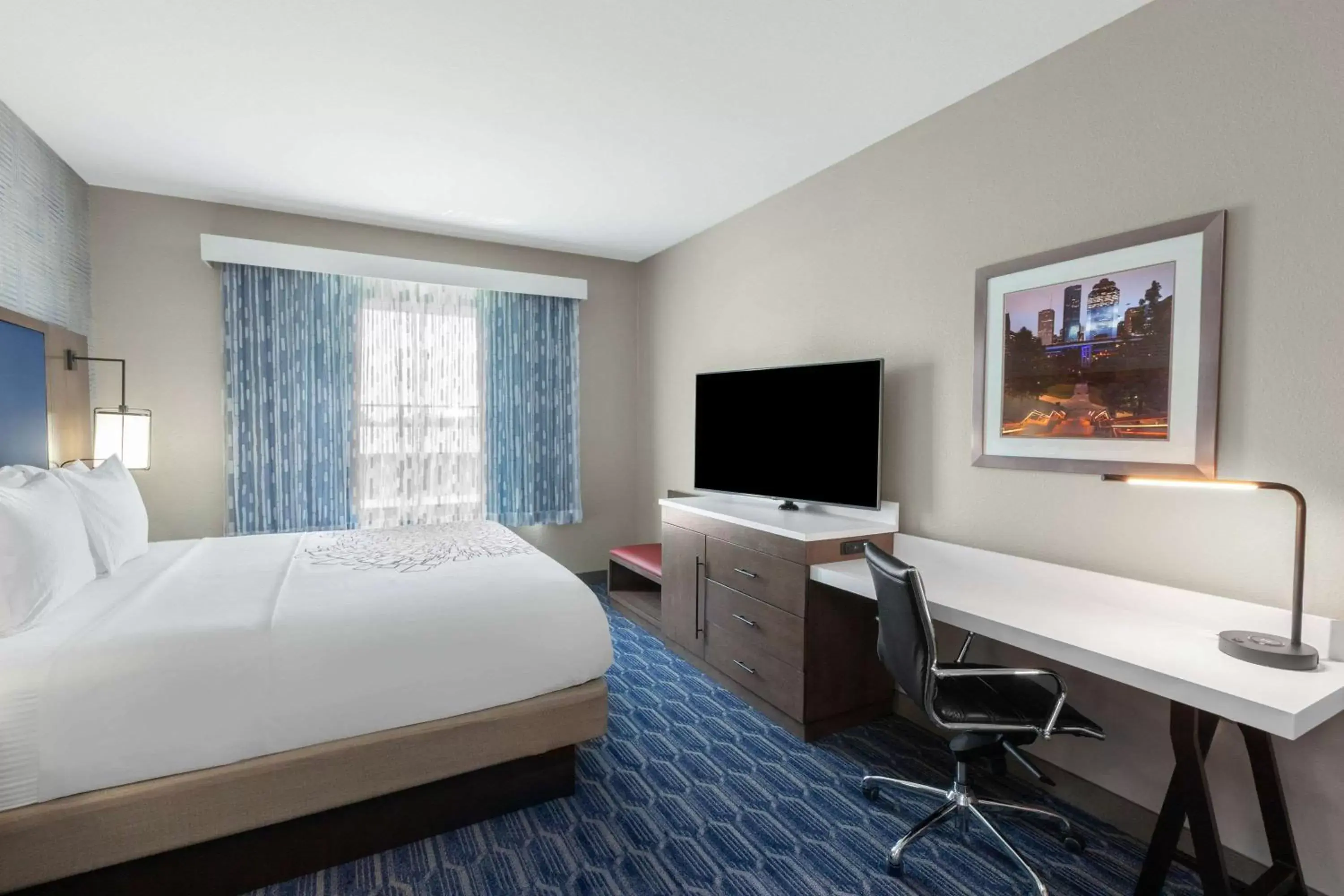 TV and multimedia in La Quinta by Wyndham Houston Channelview