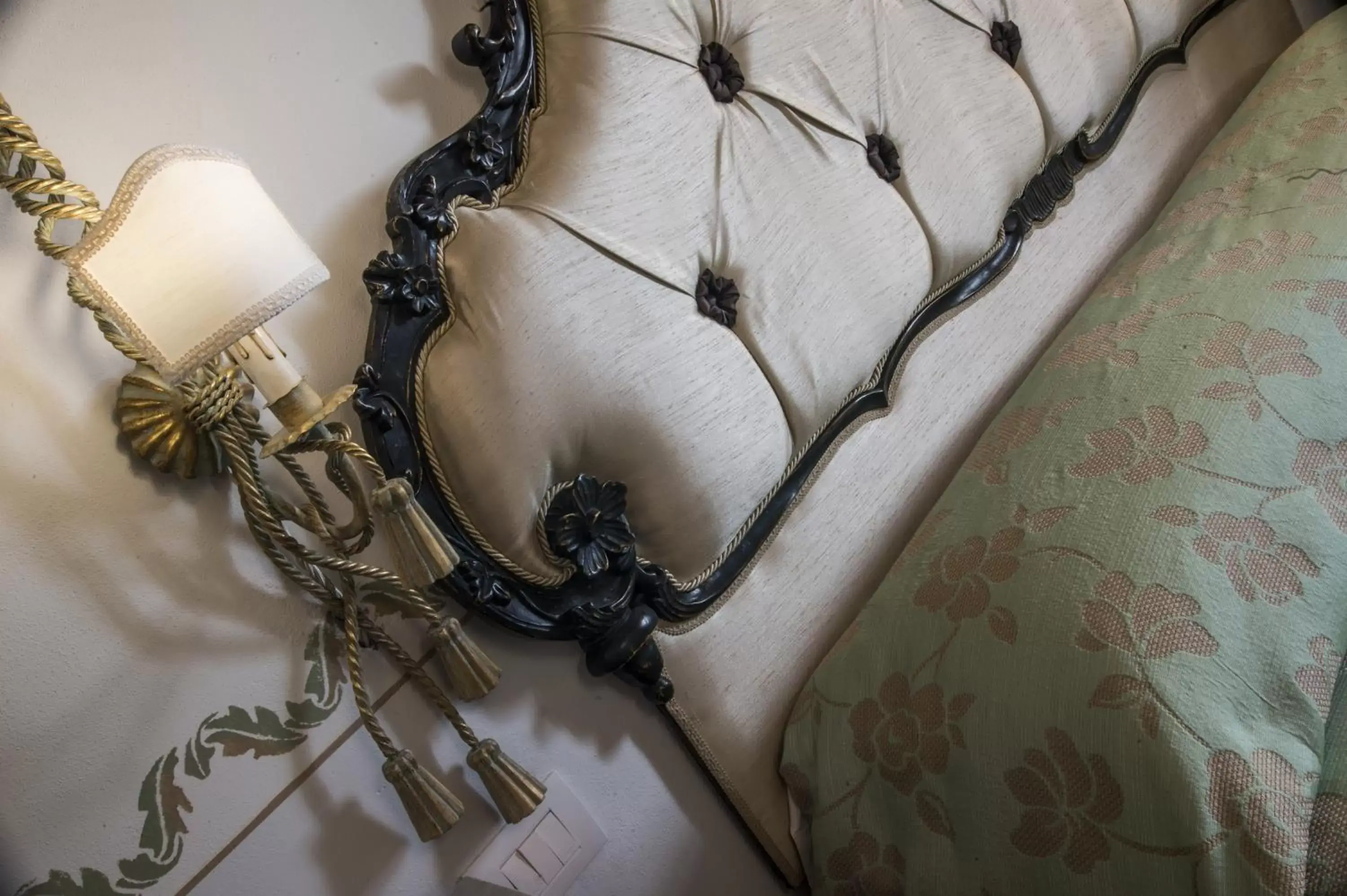 Decorative detail, Bed in Palazzo Pacini