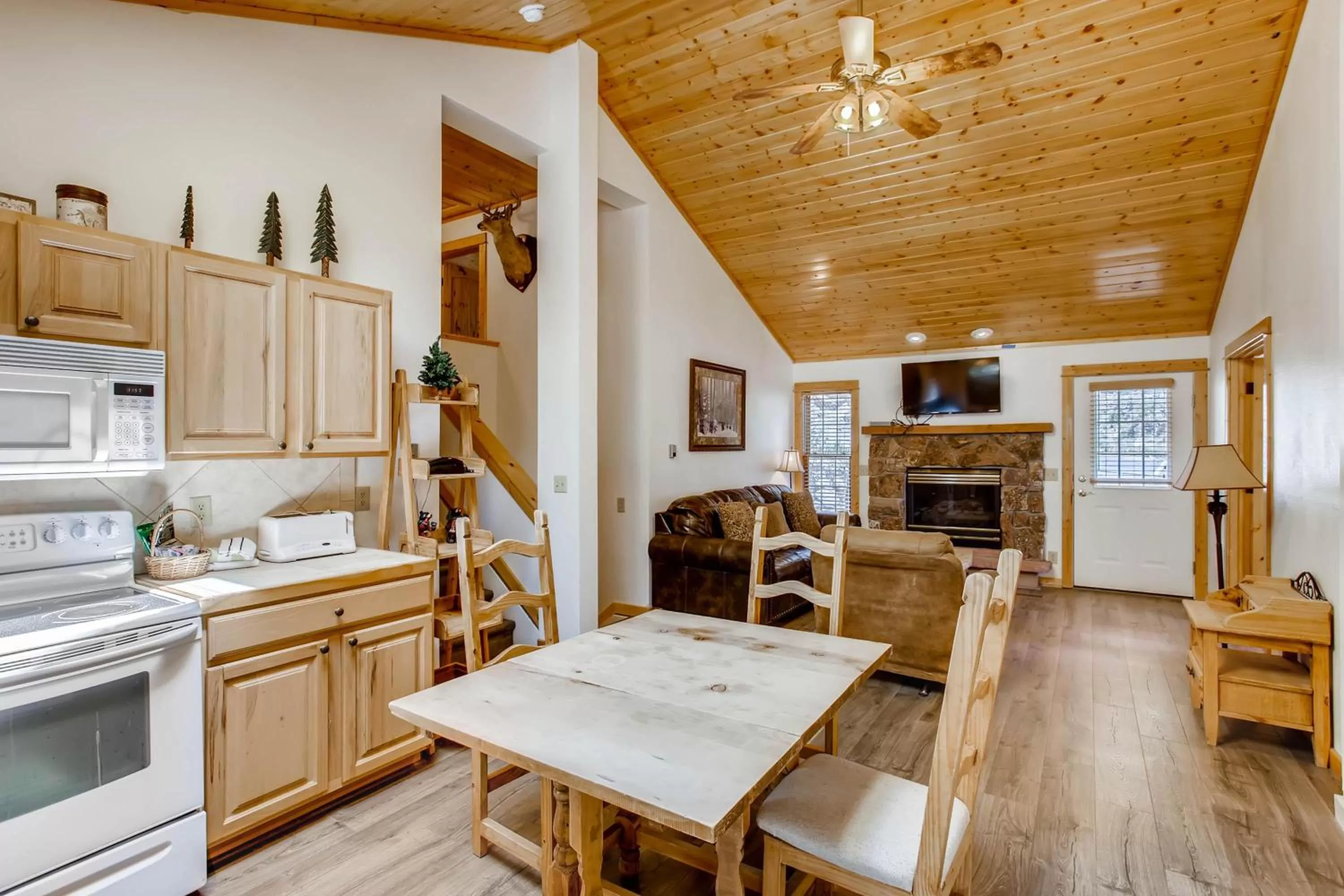 Kitchen/Kitchenette in Estes Park Condos
