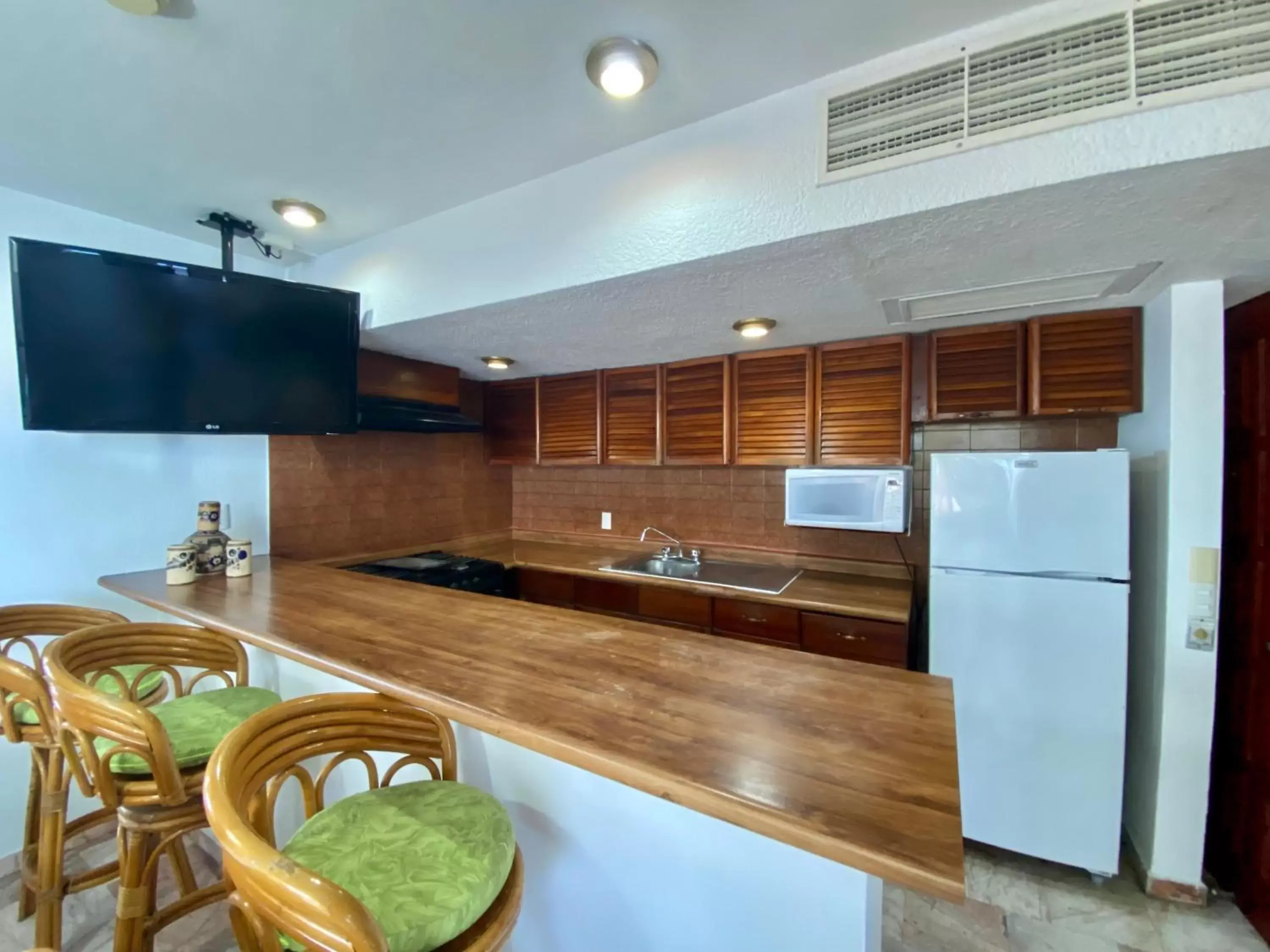 Kitchen or kitchenette, Kitchen/Kitchenette in Costa Sur Resort & Spa