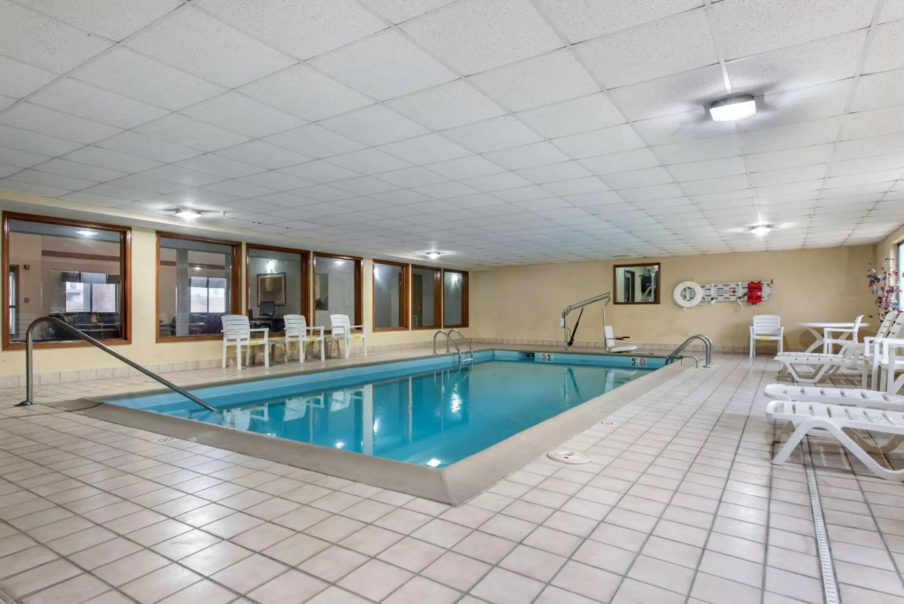On site, Swimming Pool in Quality Inn & Suites Lebanon I-65