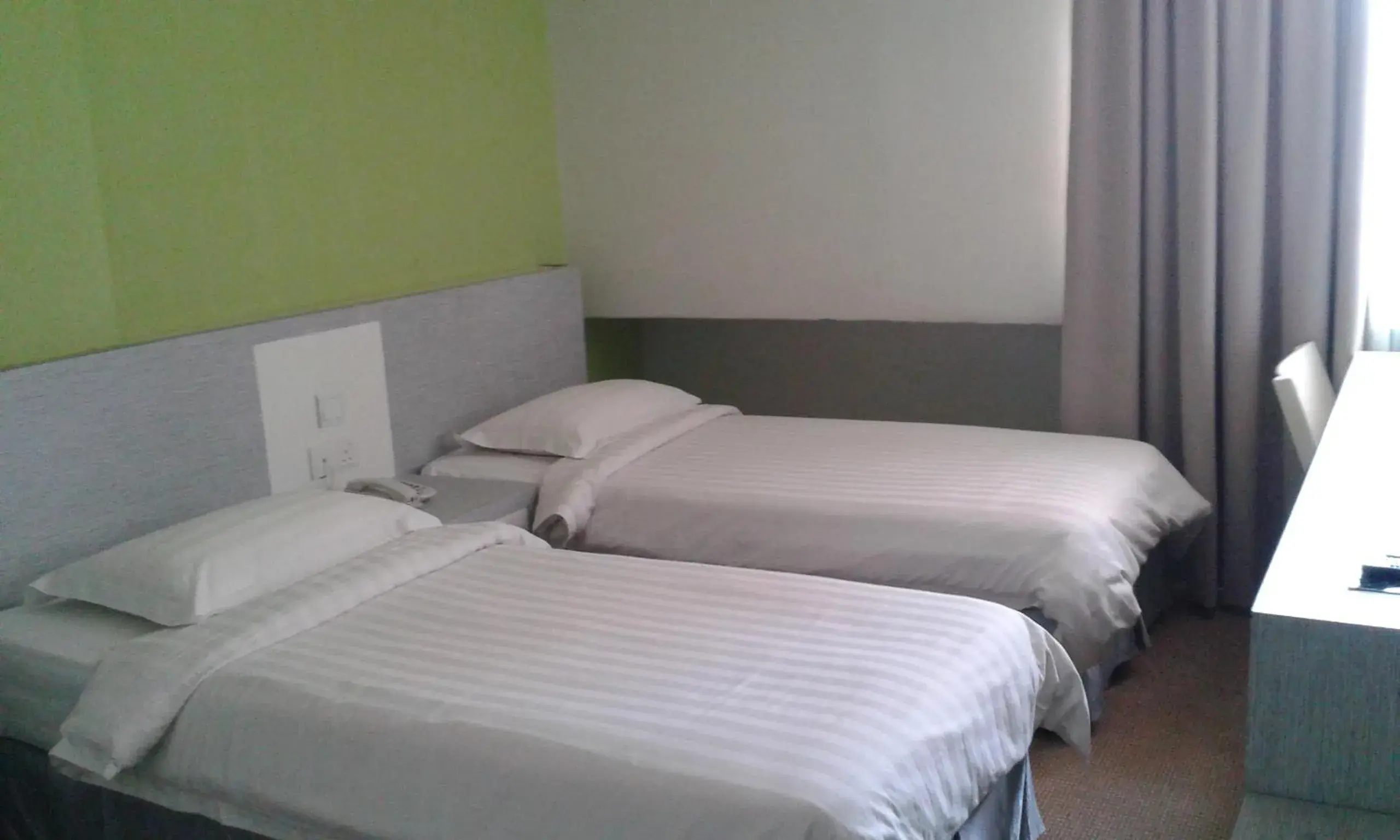 Photo of the whole room, Bed in De Spring Hotel