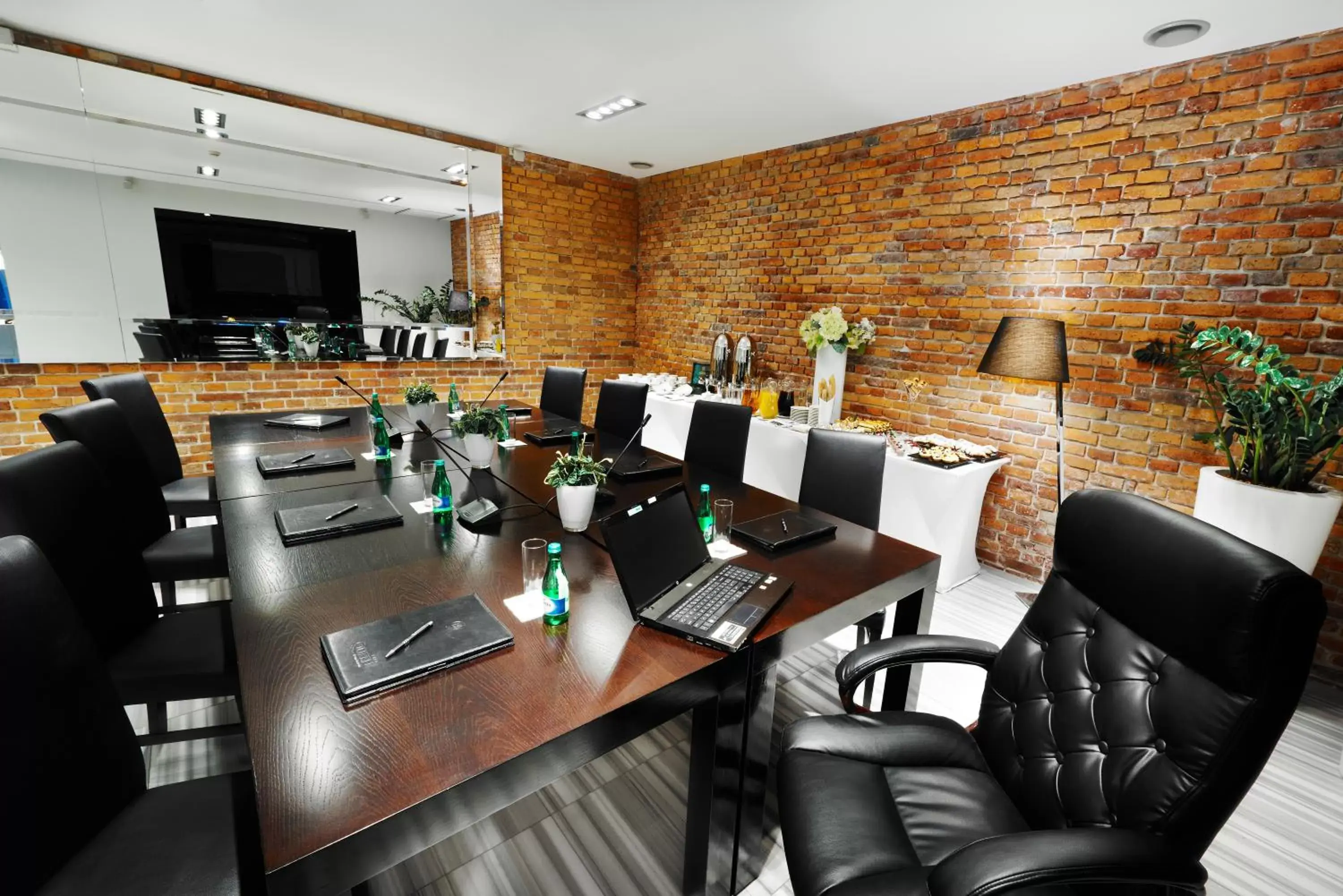 Meeting/conference room in Queen Boutique Hotel