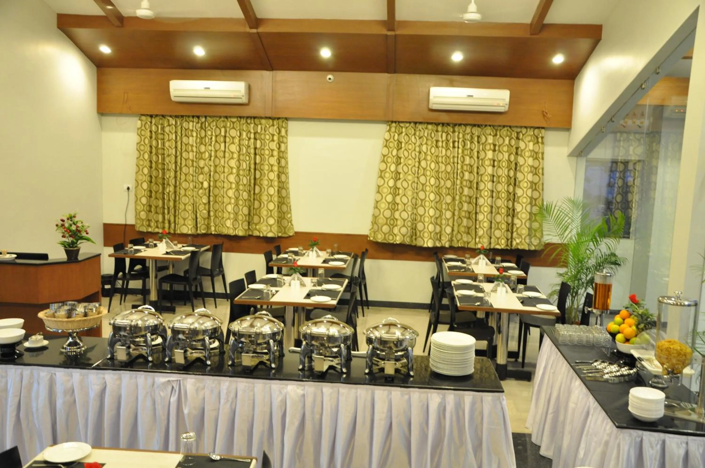 Breakfast in Hotel The Nook