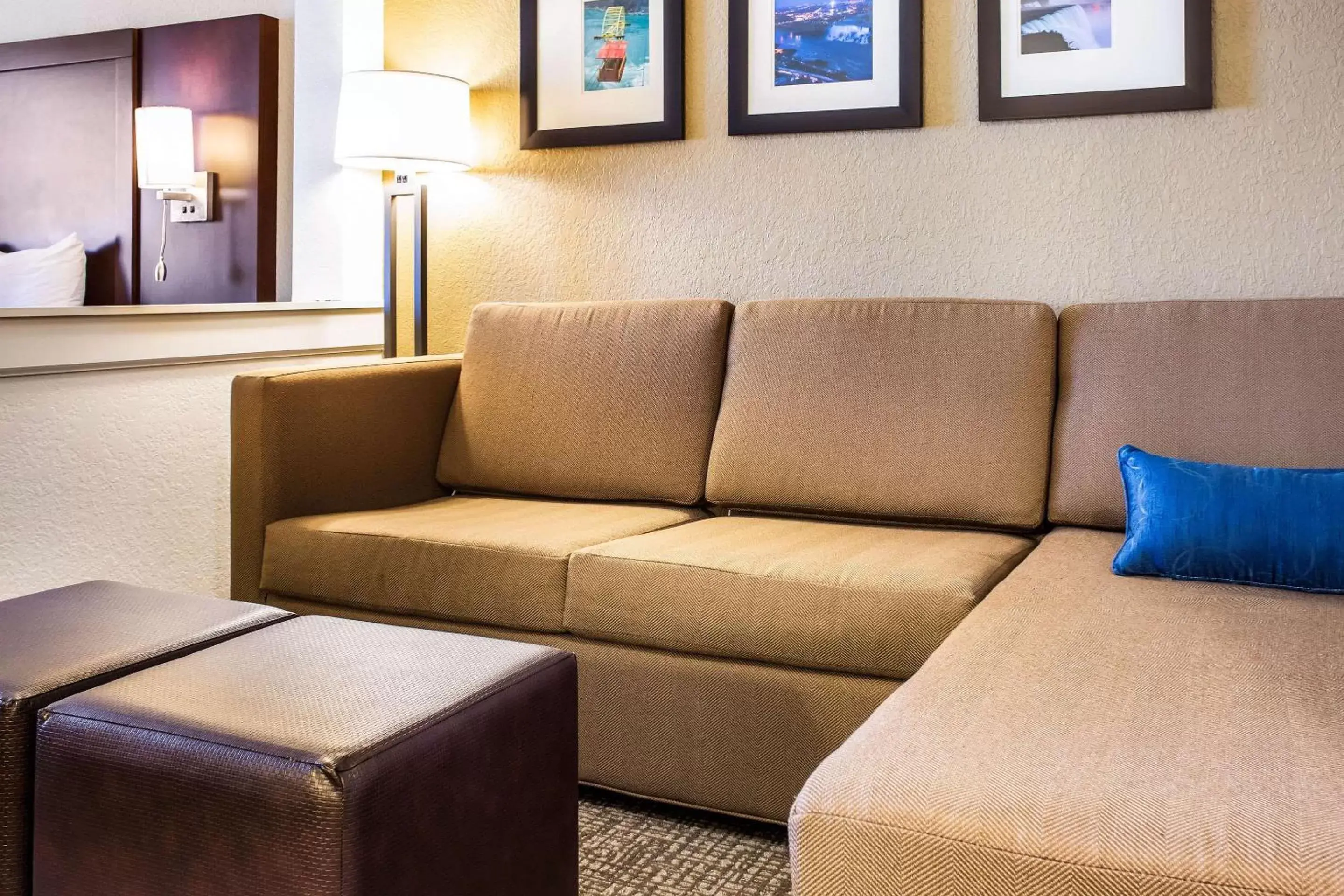 Photo of the whole room, Seating Area in Comfort Inn & Suites Niagara Falls Blvd USA