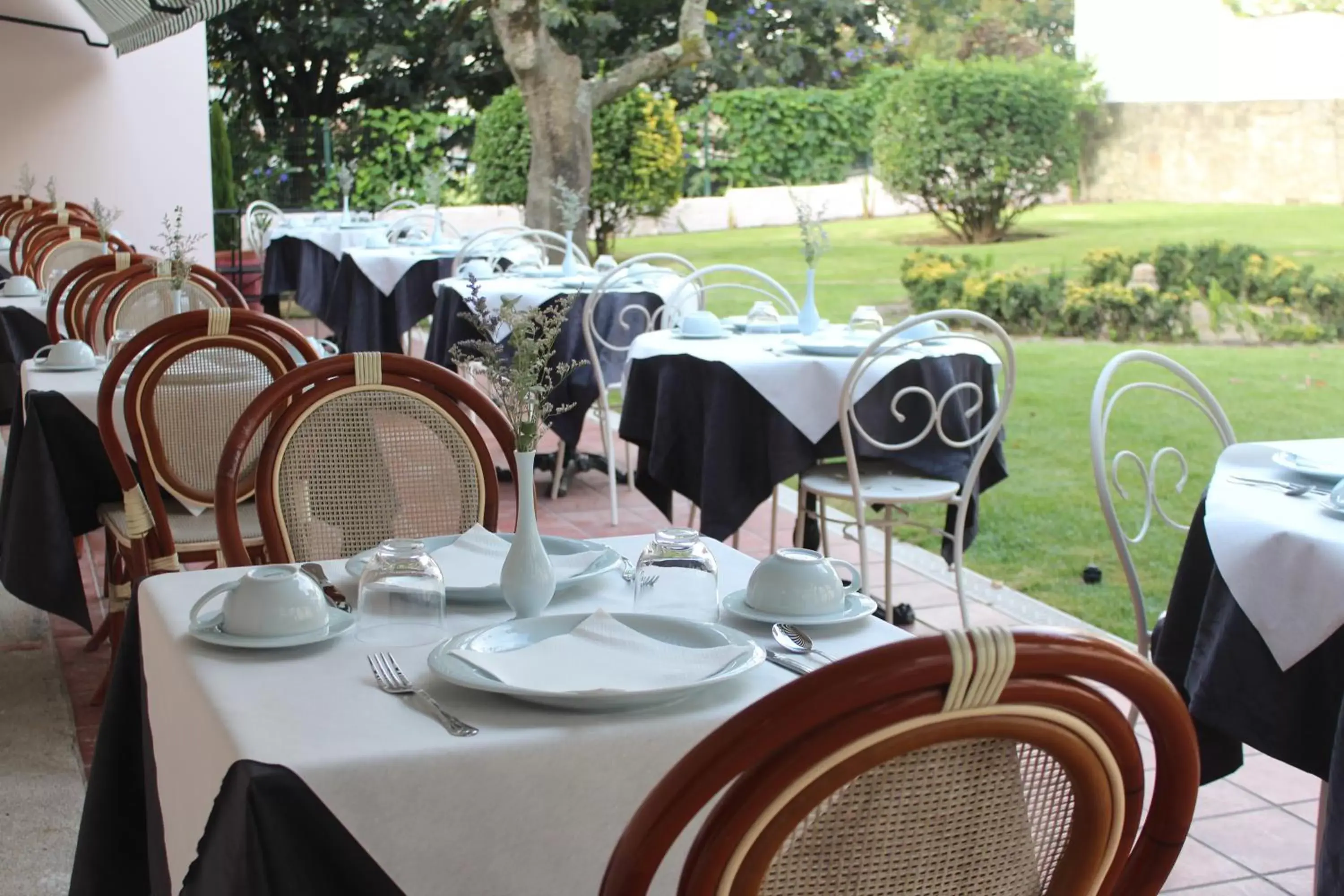 Garden, Restaurant/Places to Eat in GRANDE HOTEL PARIS by STAY HOTELS