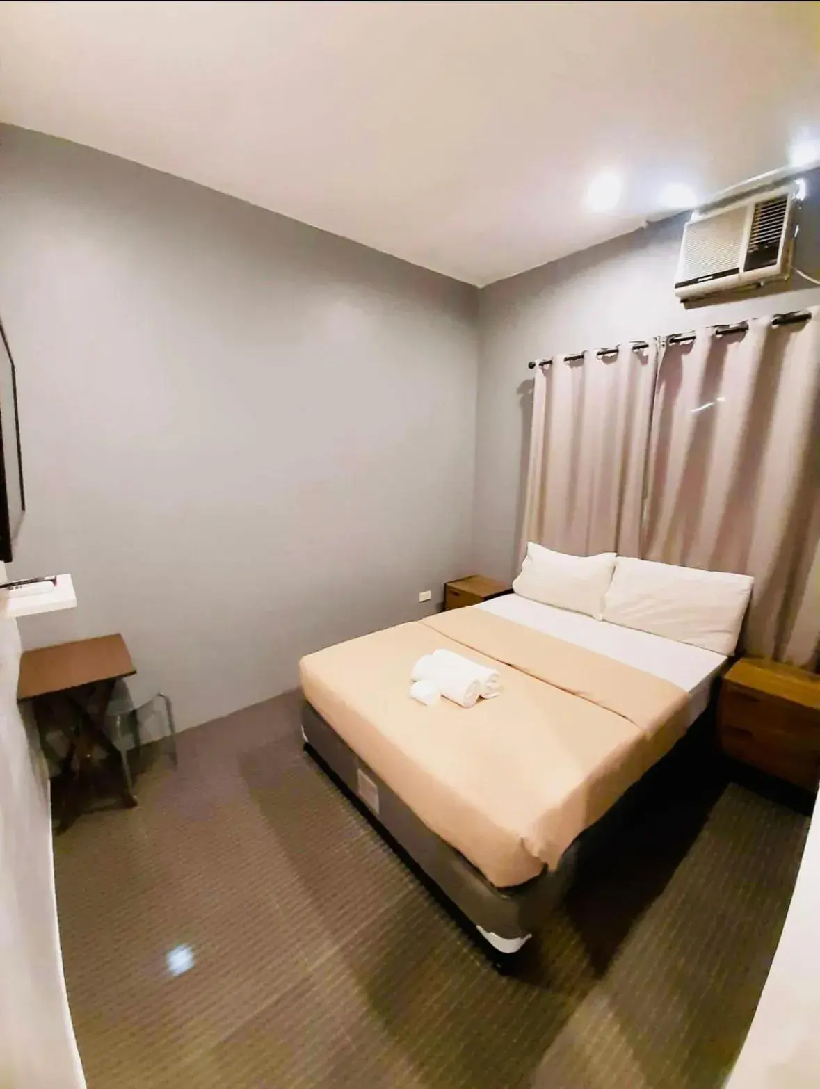 Bedroom, Bed in Hometown Hotel Bacolod