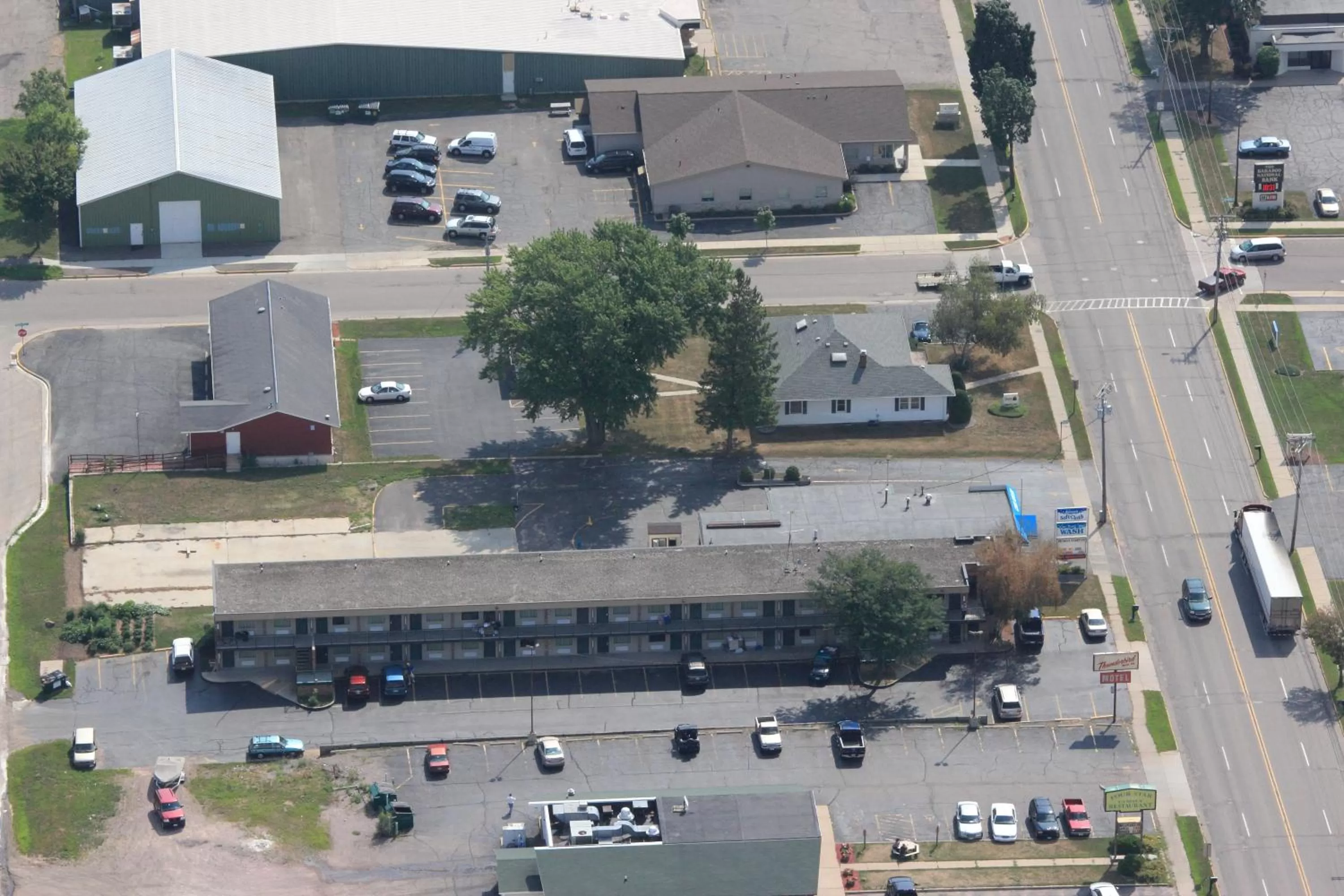 Property building in Thunderbird Motor Inn