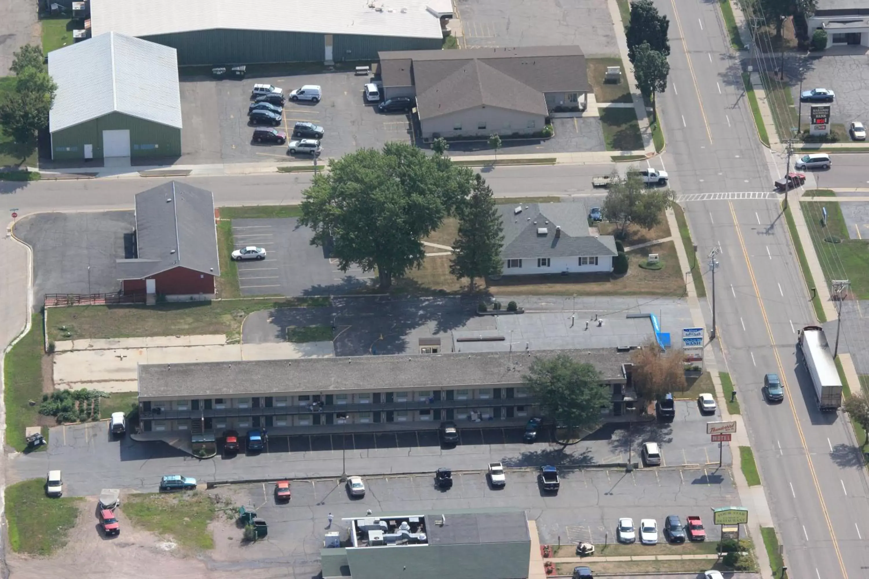 Bird's eye view, Bird's-eye View in Thunderbird Motor Inn