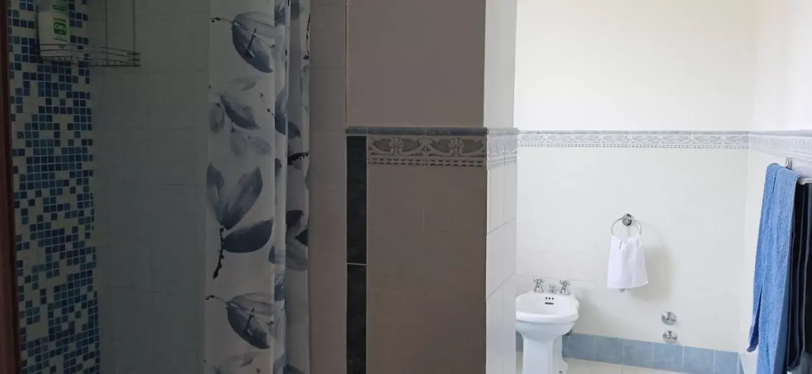 Bathroom in In Vino Veritas