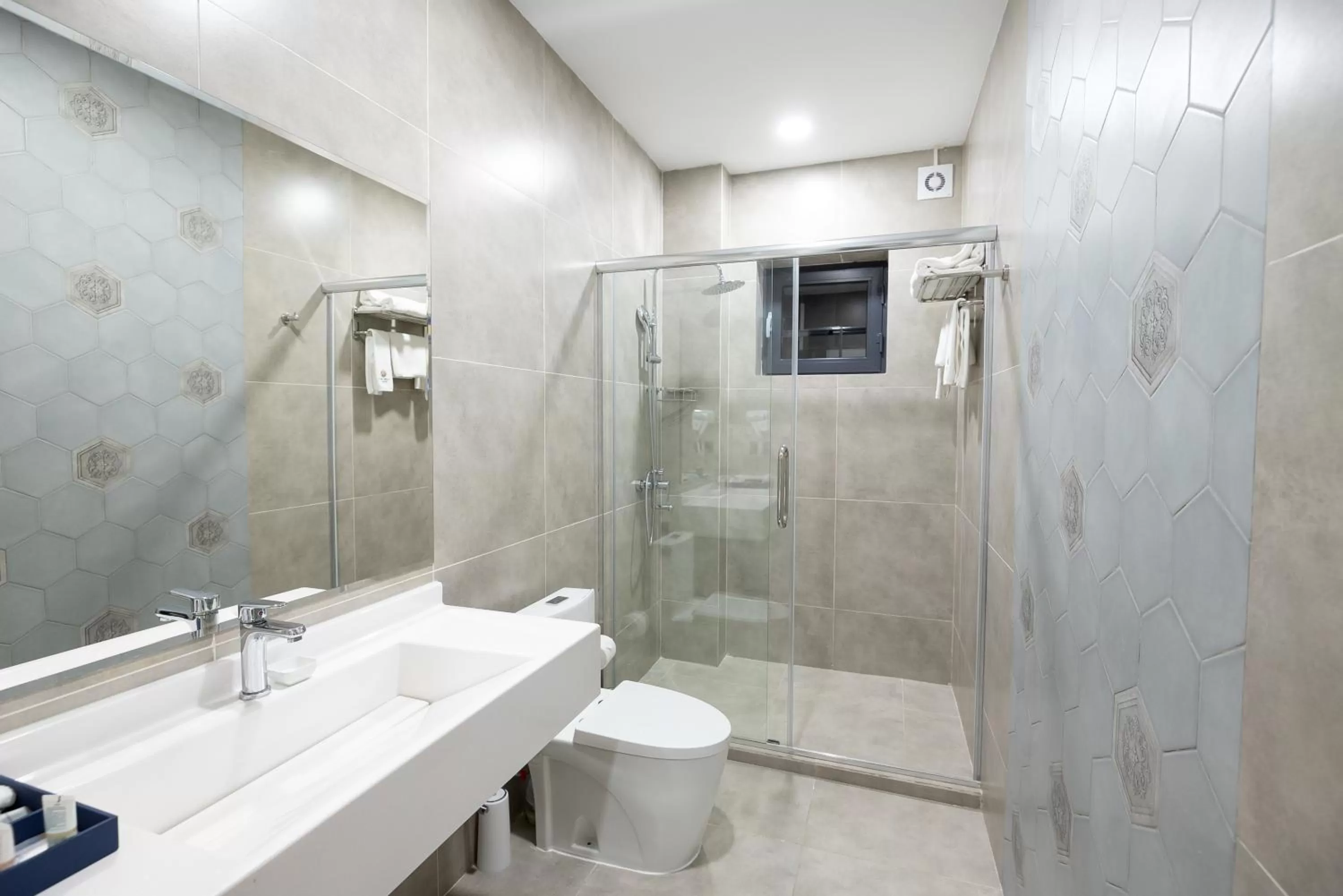 Bathroom in Tauke Khan Plaza